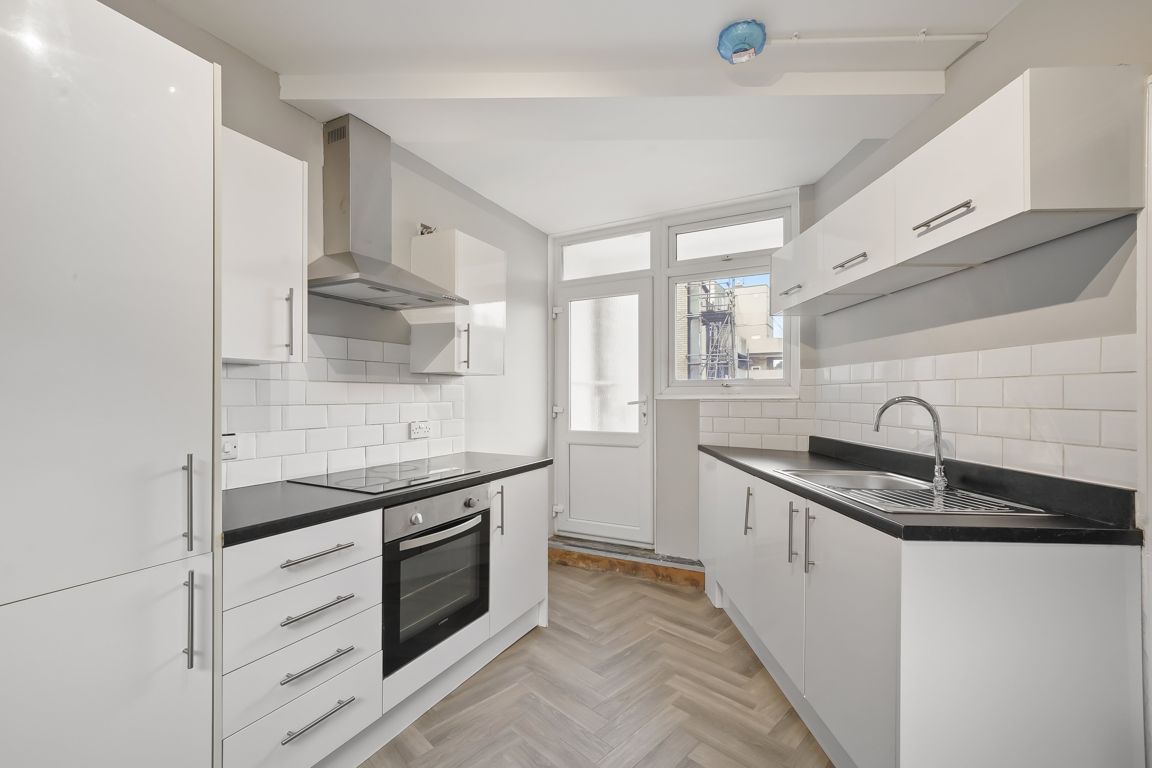 2 bed flat to rent in Richmond Hill, Bournemouth 2