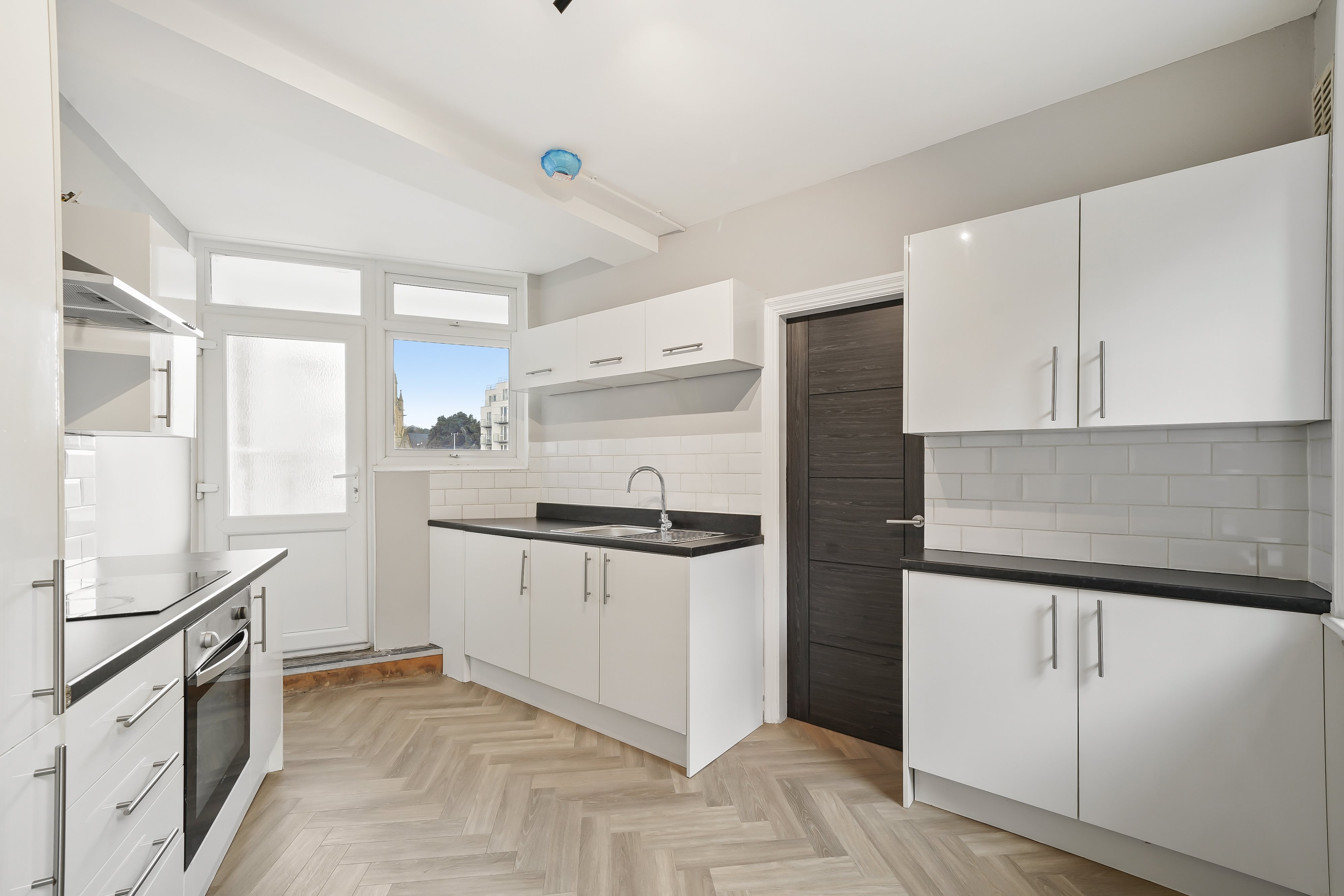 2 bed flat to rent in Richmond Hill, Bournemouth 3