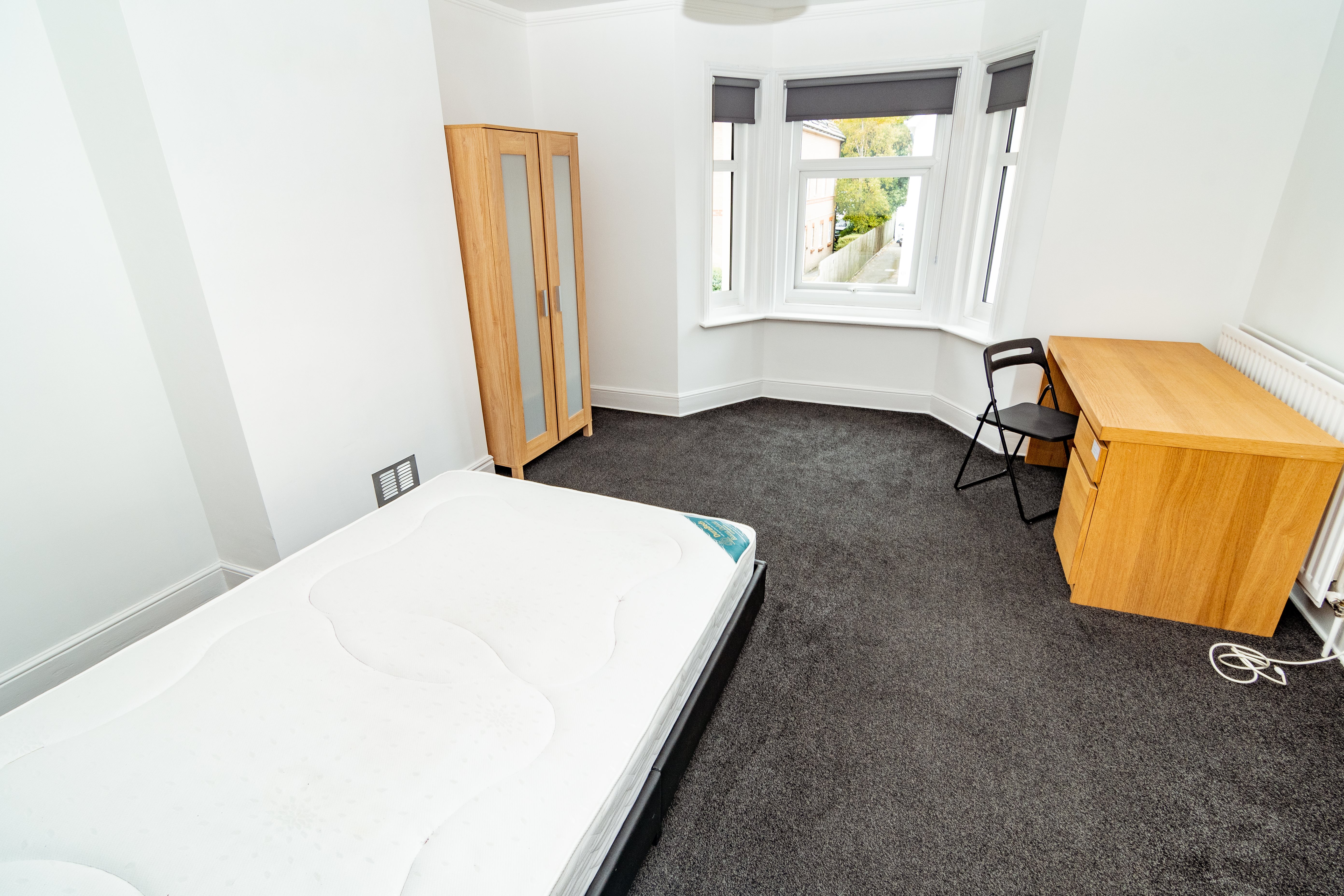 6 bed semi-detached house to rent in Queensland Road, Bournemouth  - Property Image 3