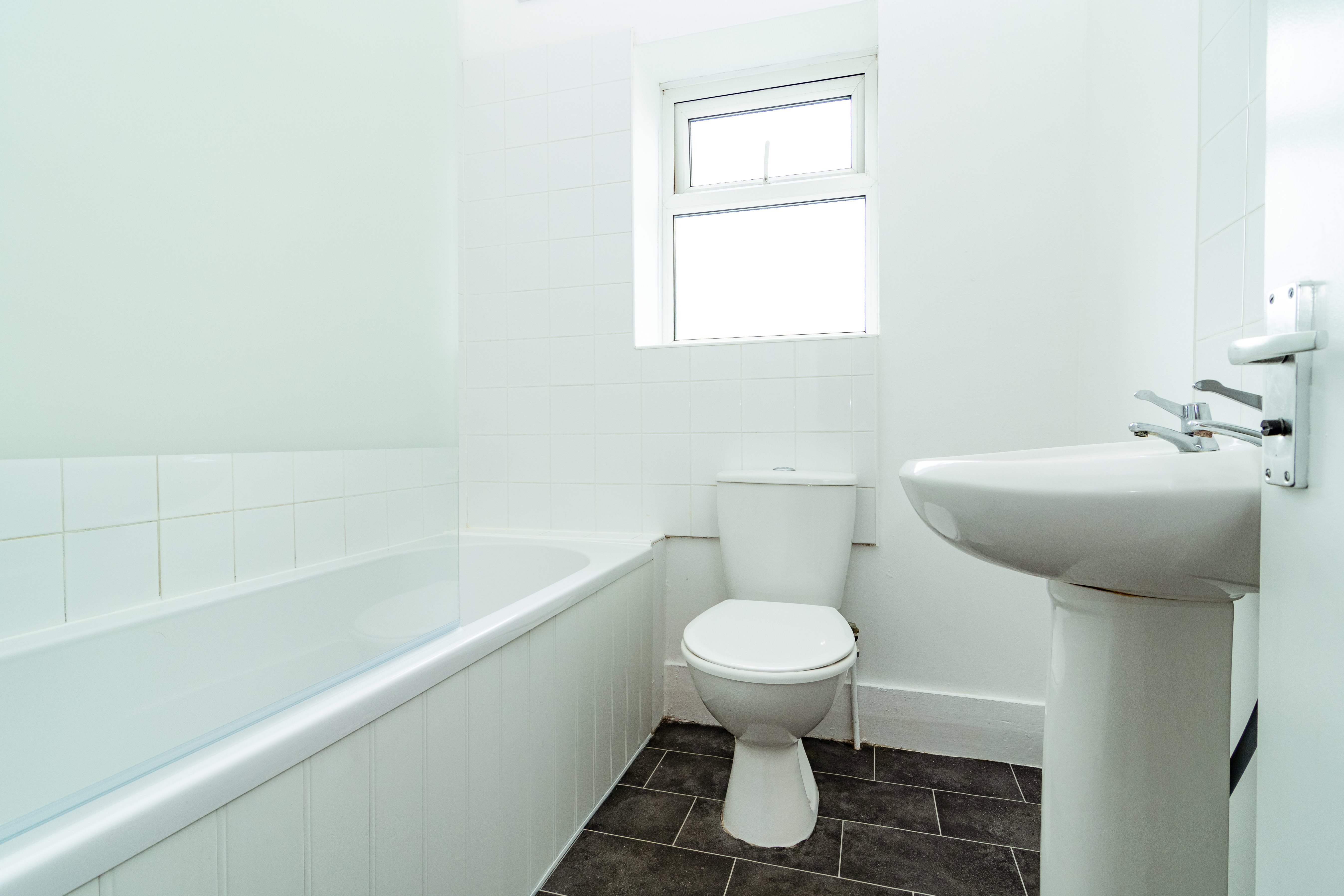 6 bed semi-detached house to rent in Queensland Road, Bournemouth 4