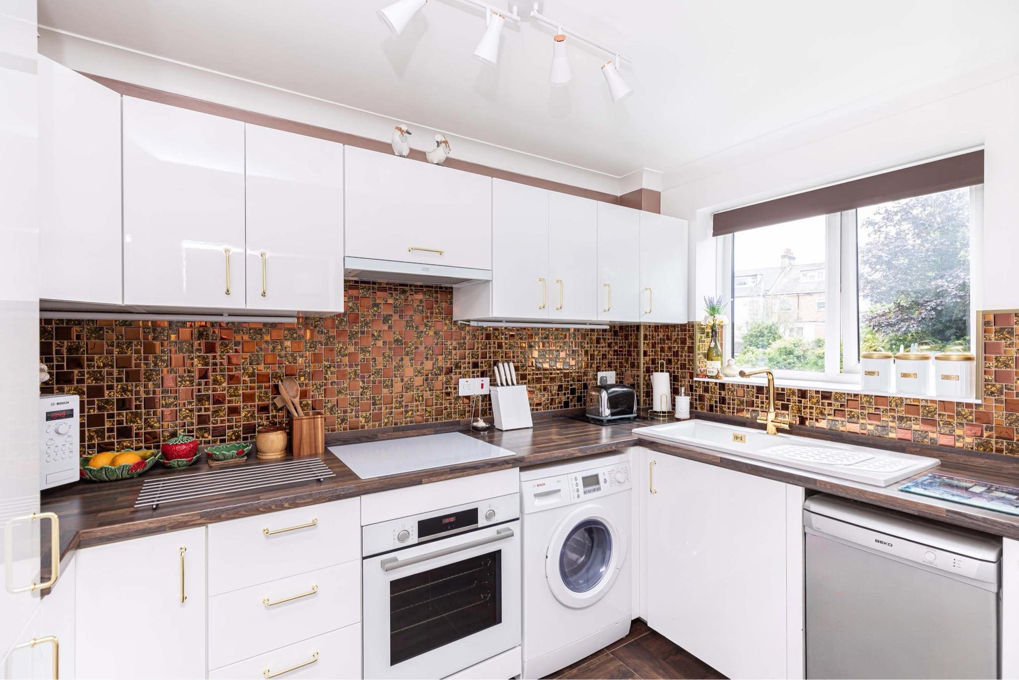 2 bed flat to rent in Suffolk Road  - Property Image 2