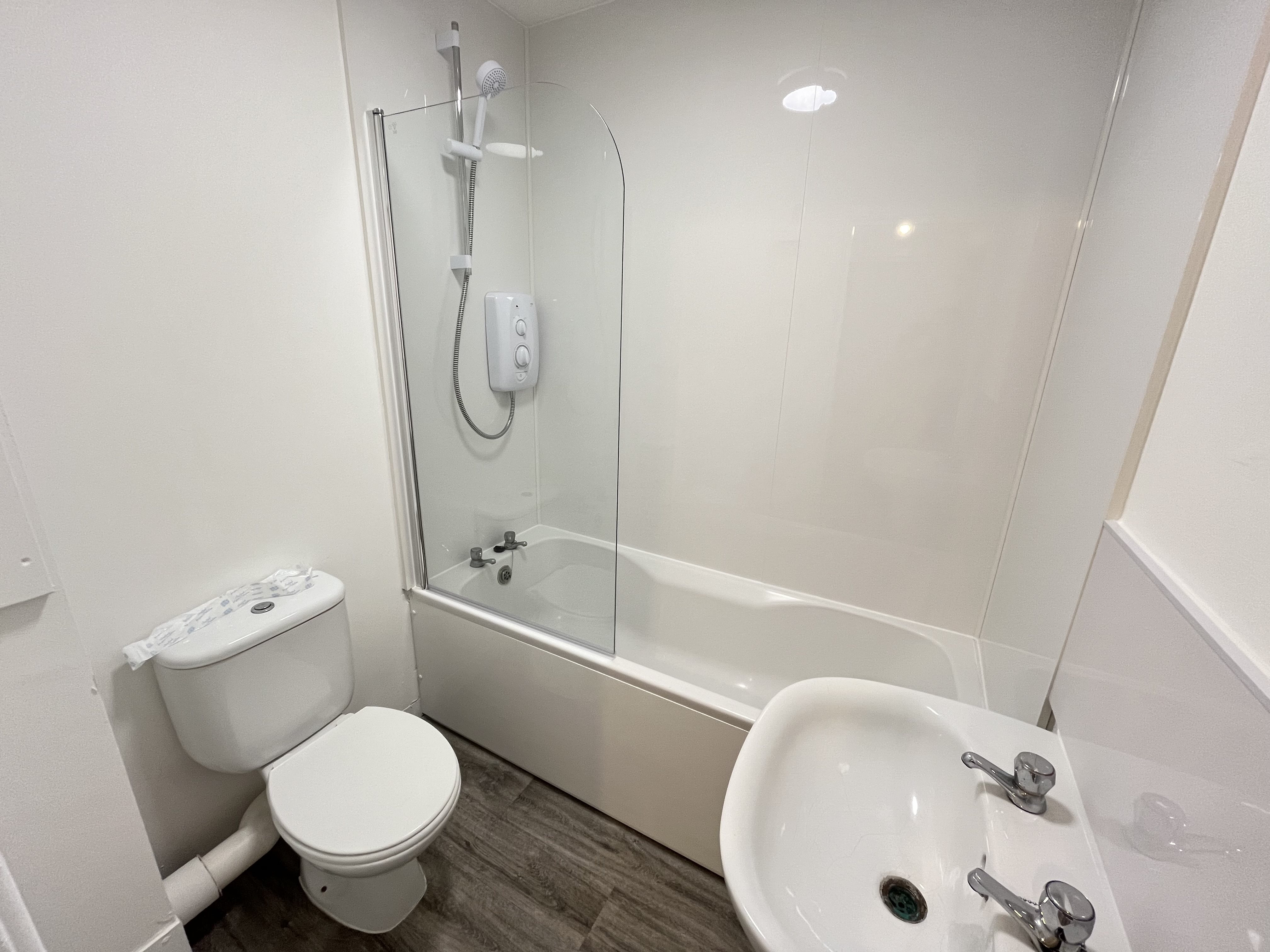 3 bed flat to rent in St Peters Road 2