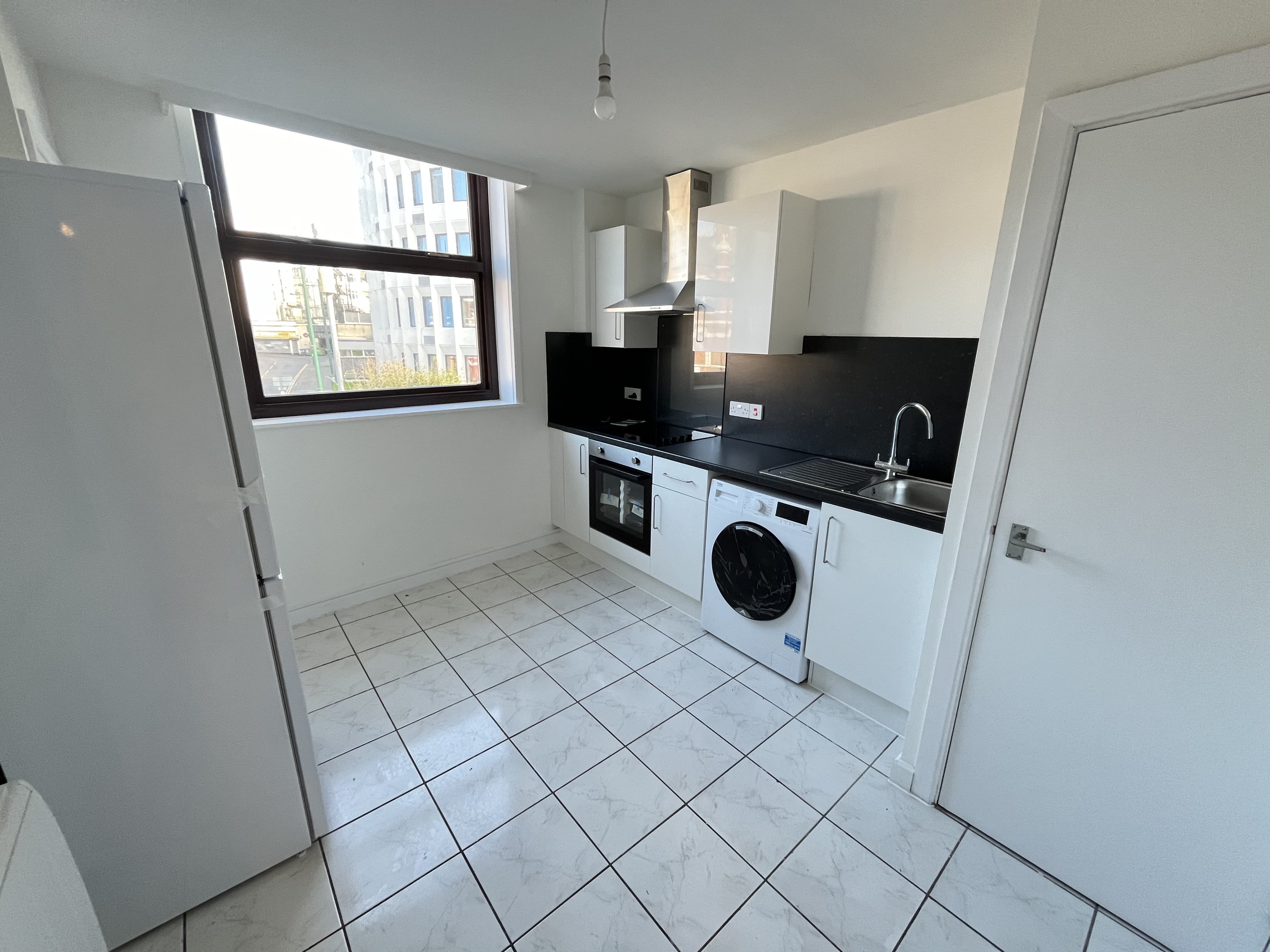 3 bed flat to rent in St Peters Road 4