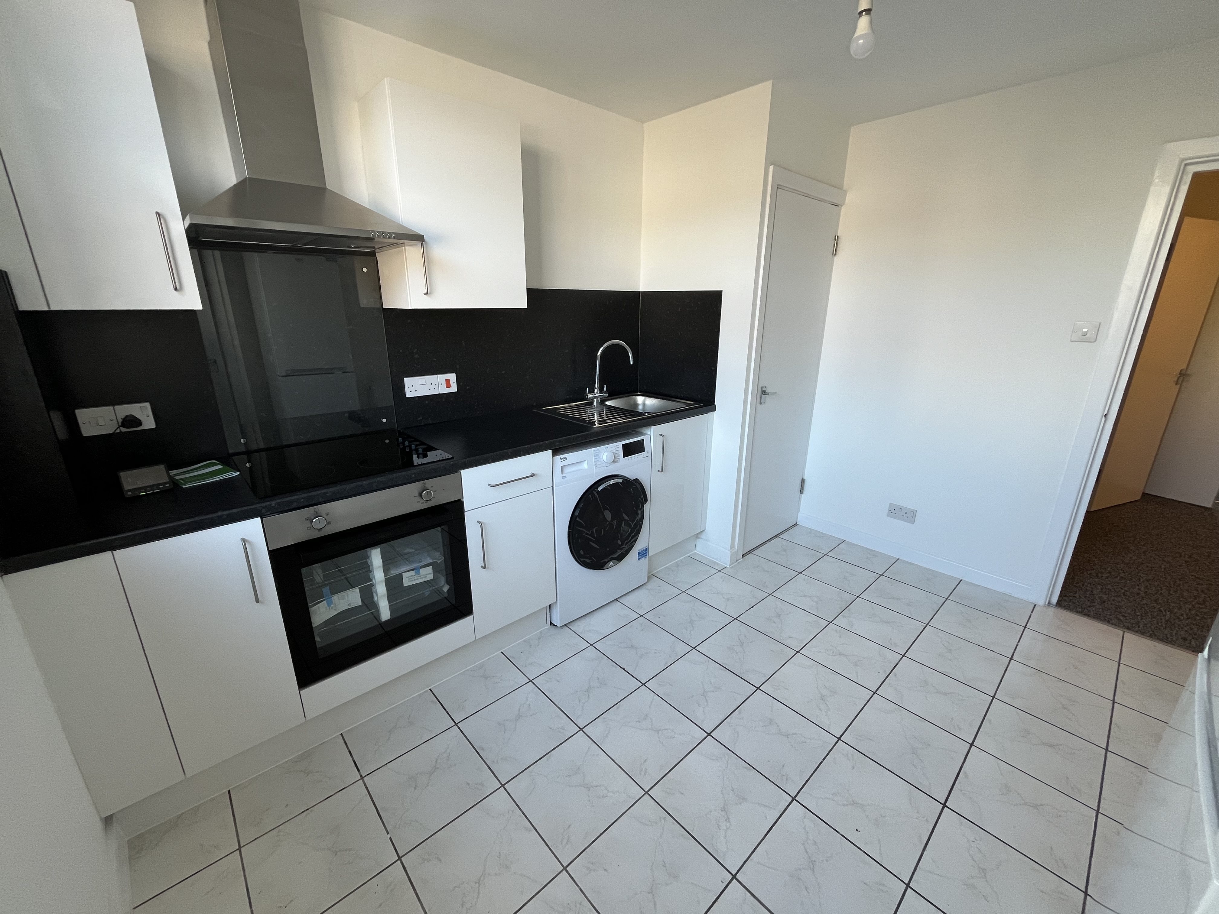 3 bed flat to rent in St Peters Road  - Property Image 4