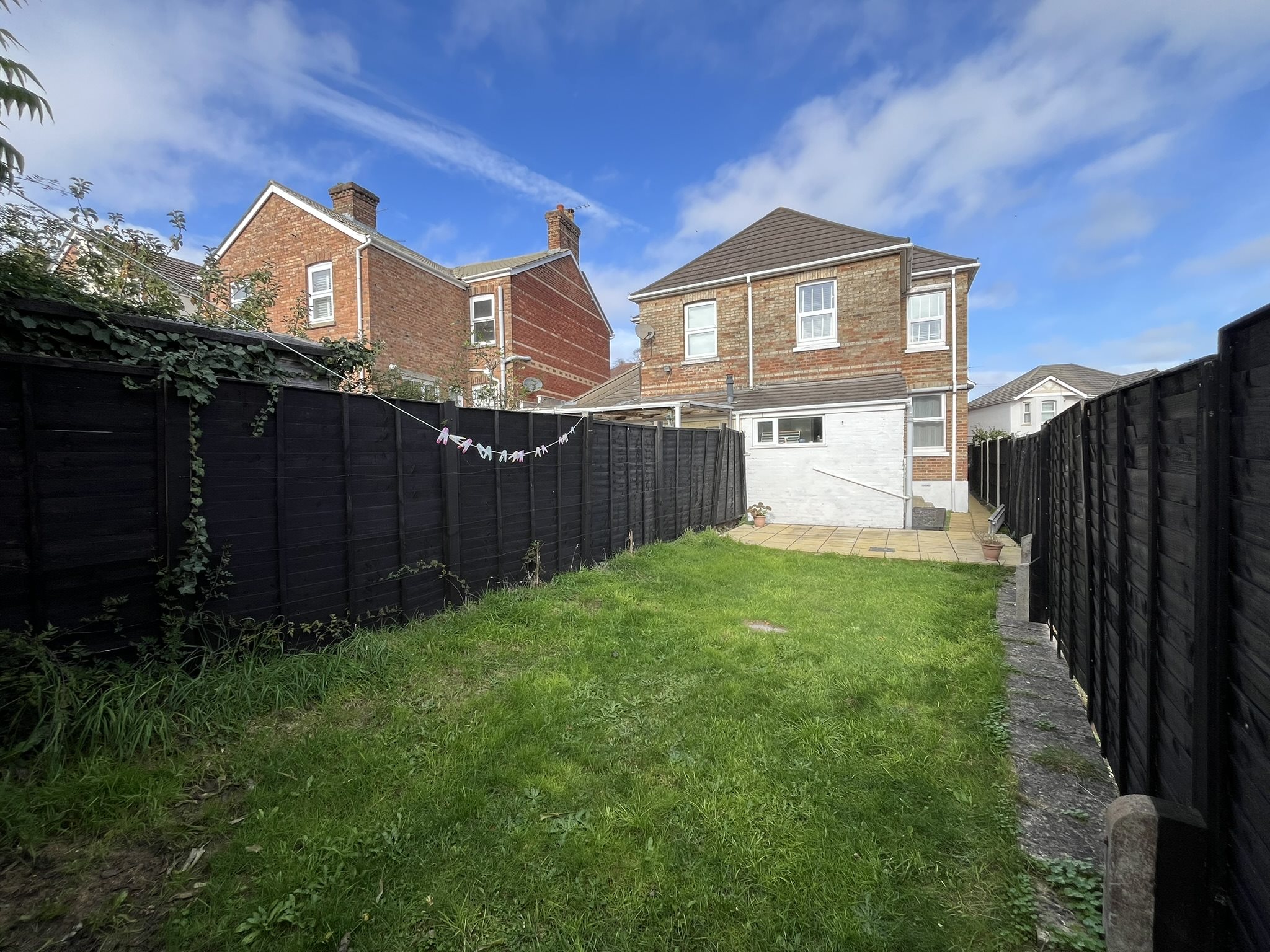 3 bed semi-detached house to rent in Gwynne Road, Poole 2