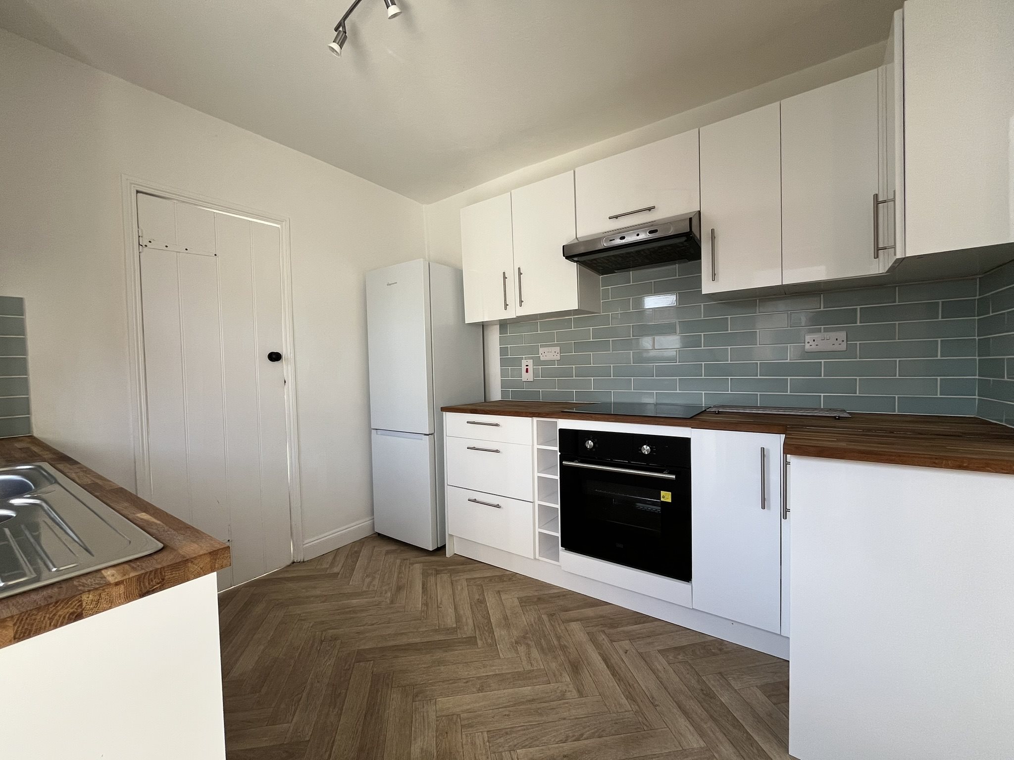 3 bed semi-detached house to rent in Gwynne Road, Poole 4