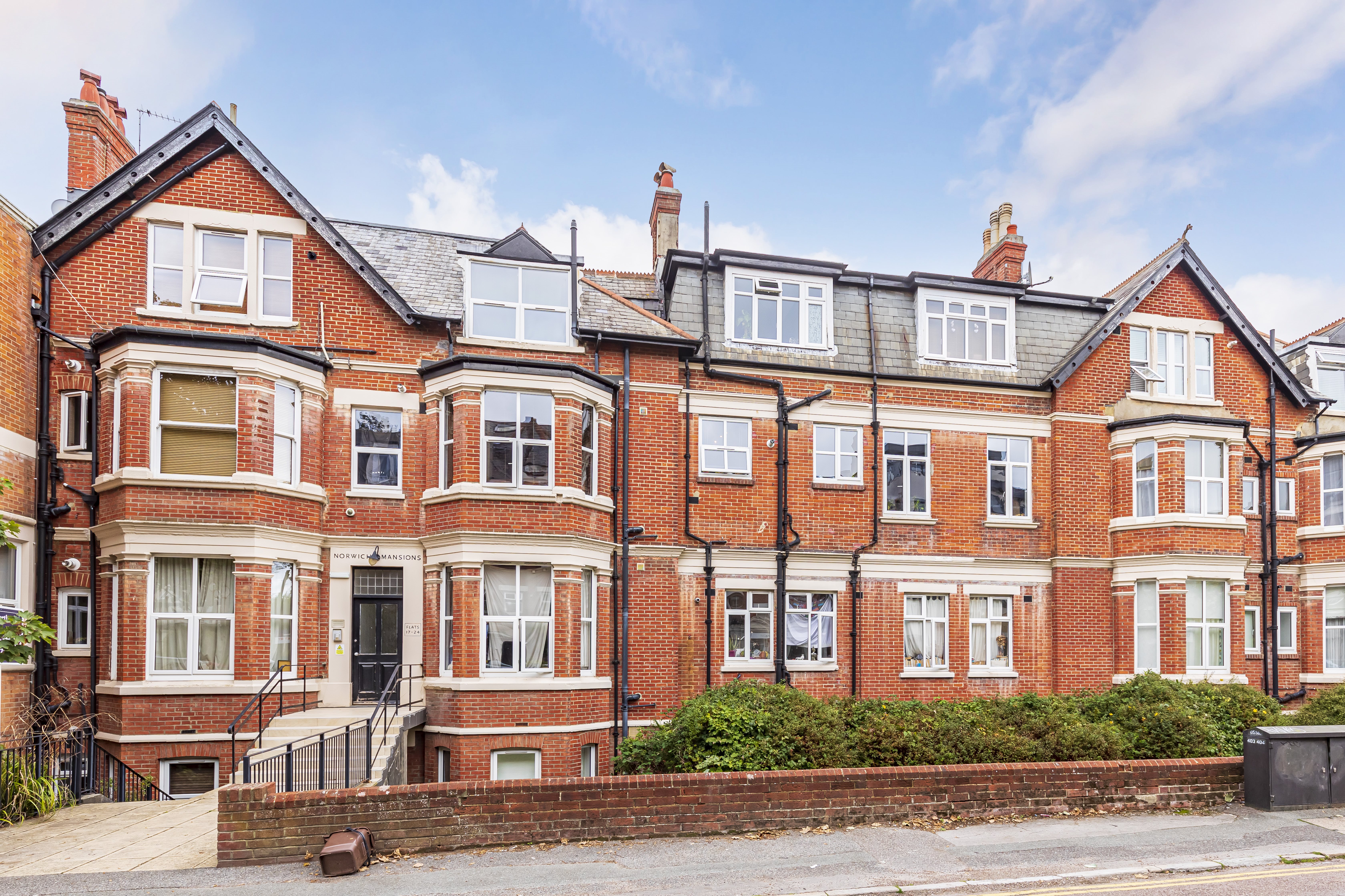 2 bed flat to rent in Norwich Avenue West, Westbourne, BH2
