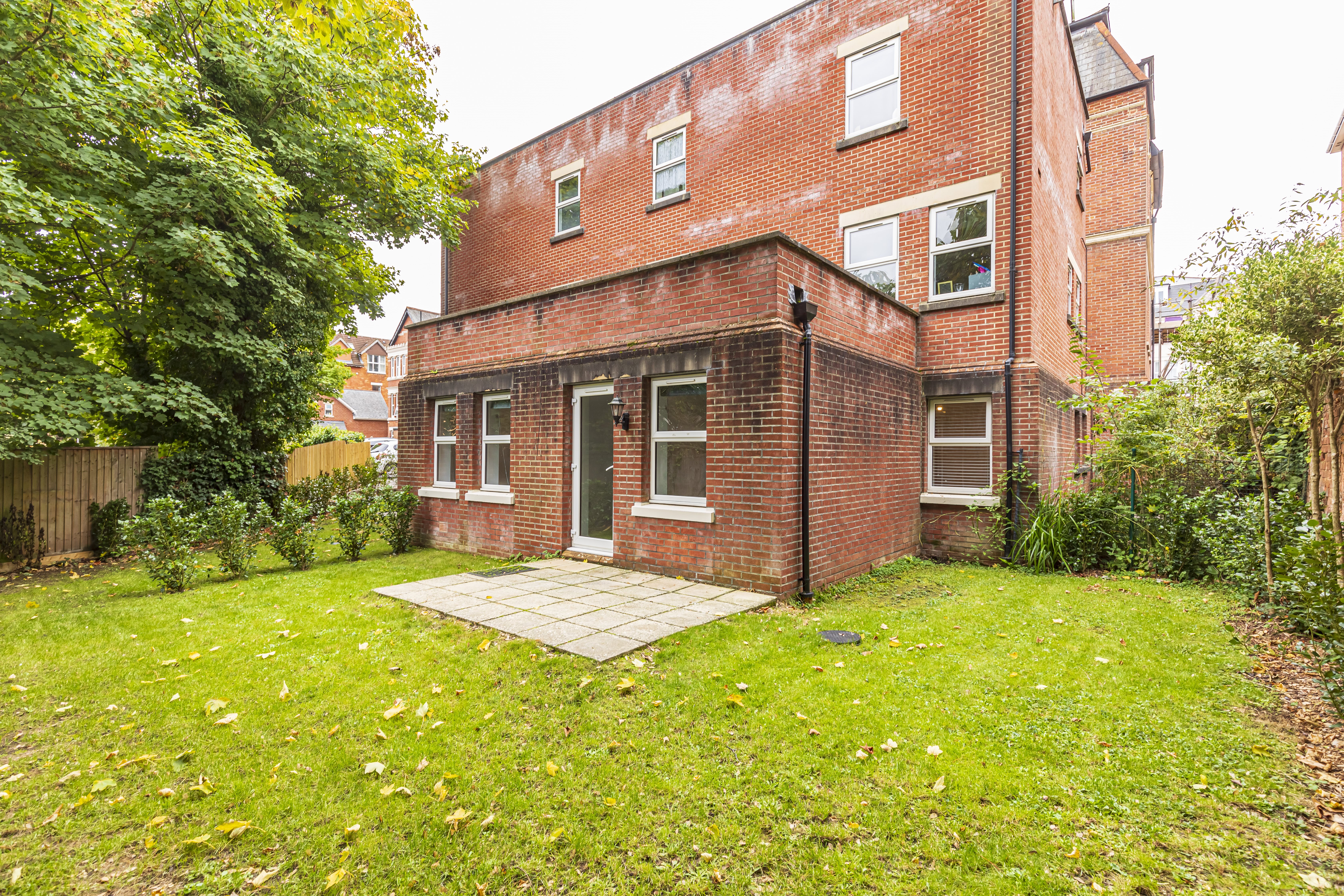 2 bed flat to rent in Norwich Avenue West, Westbourne  - Property Image 3