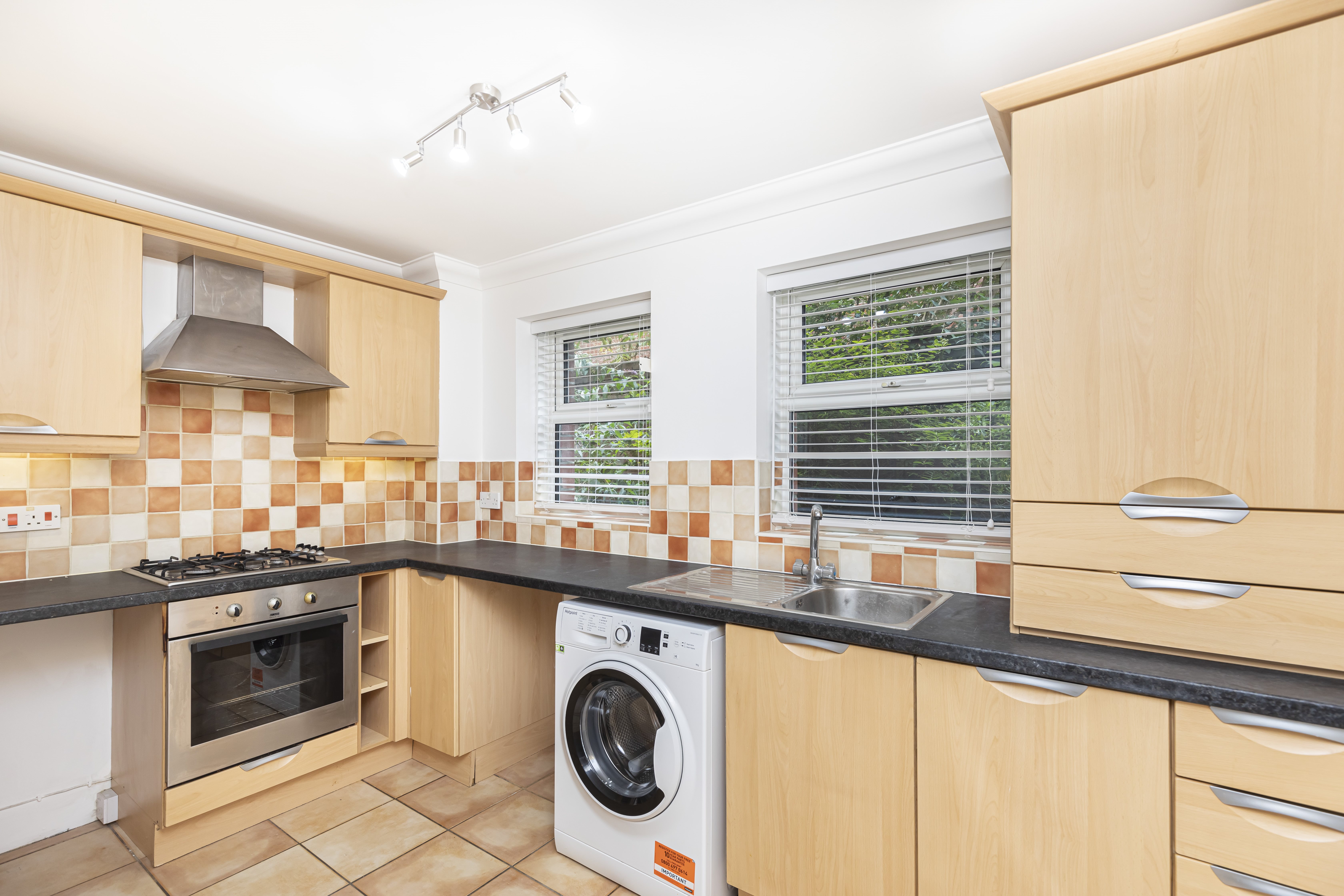 2 bed flat to rent in Norwich Avenue West, Westbourne  - Property Image 4