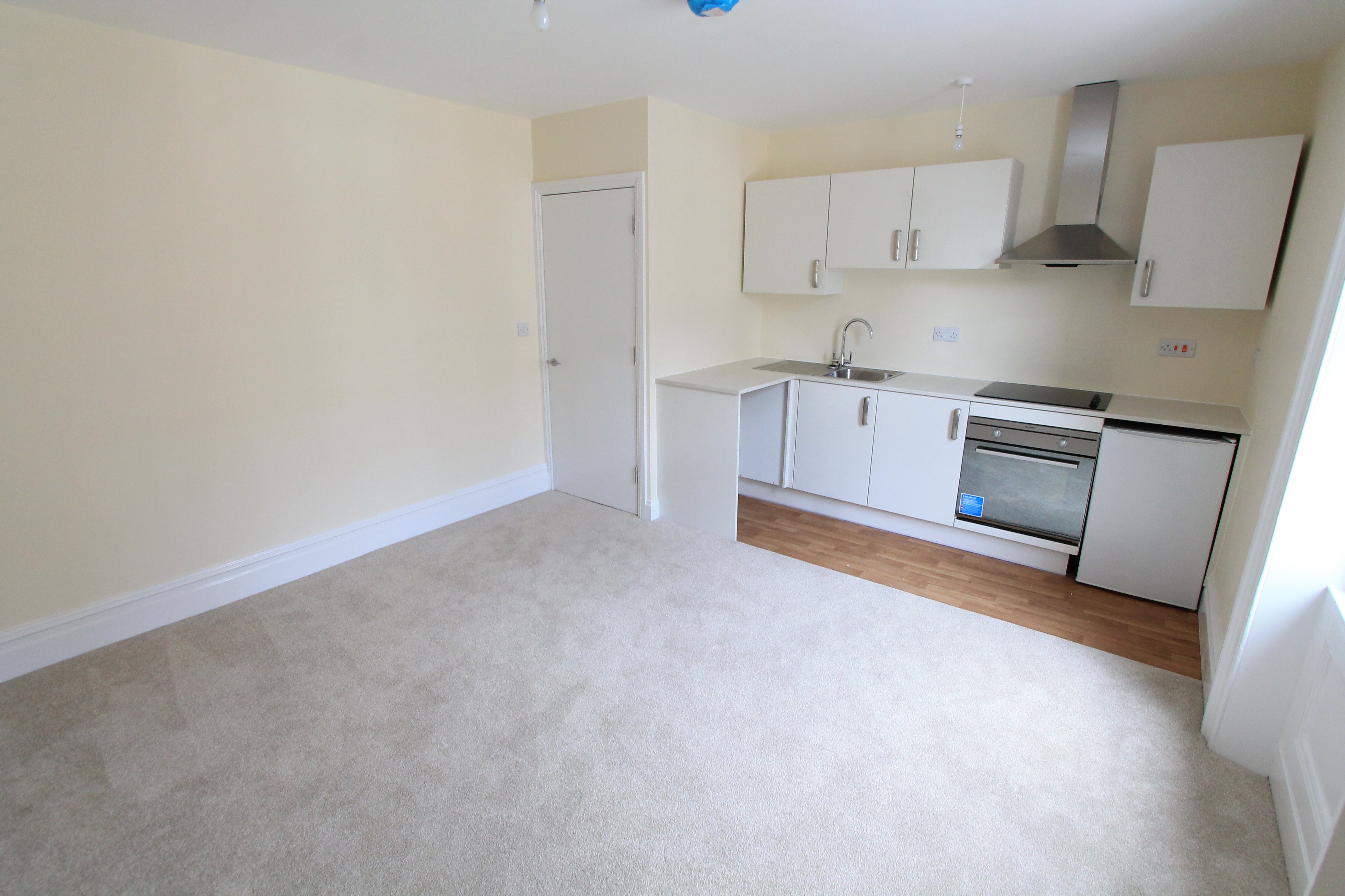 2 bed flat to rent in Verulam Place, Bournemouth  - Property Image 2