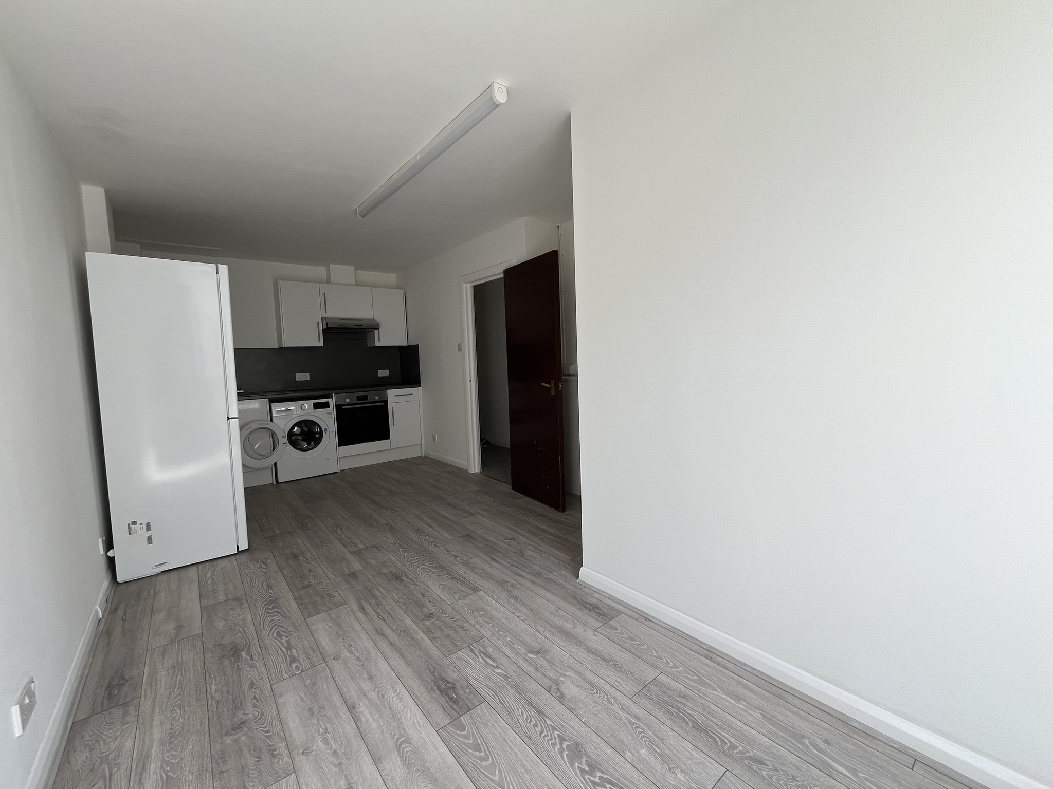 4 bed flat to rent in St Peters Road, Bournemouth  - Property Image 2