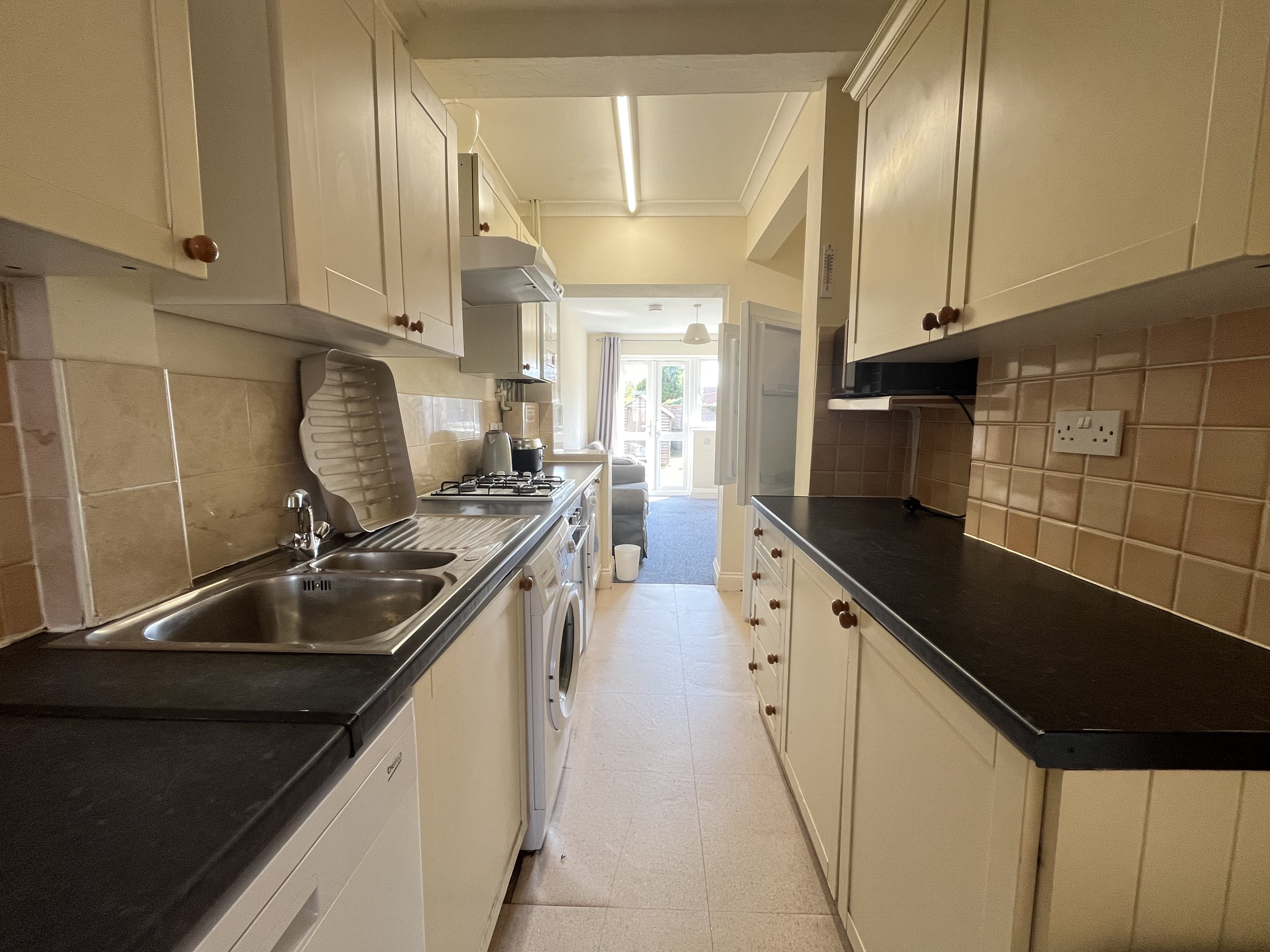 4 bed house to rent in Cardigan Road 1