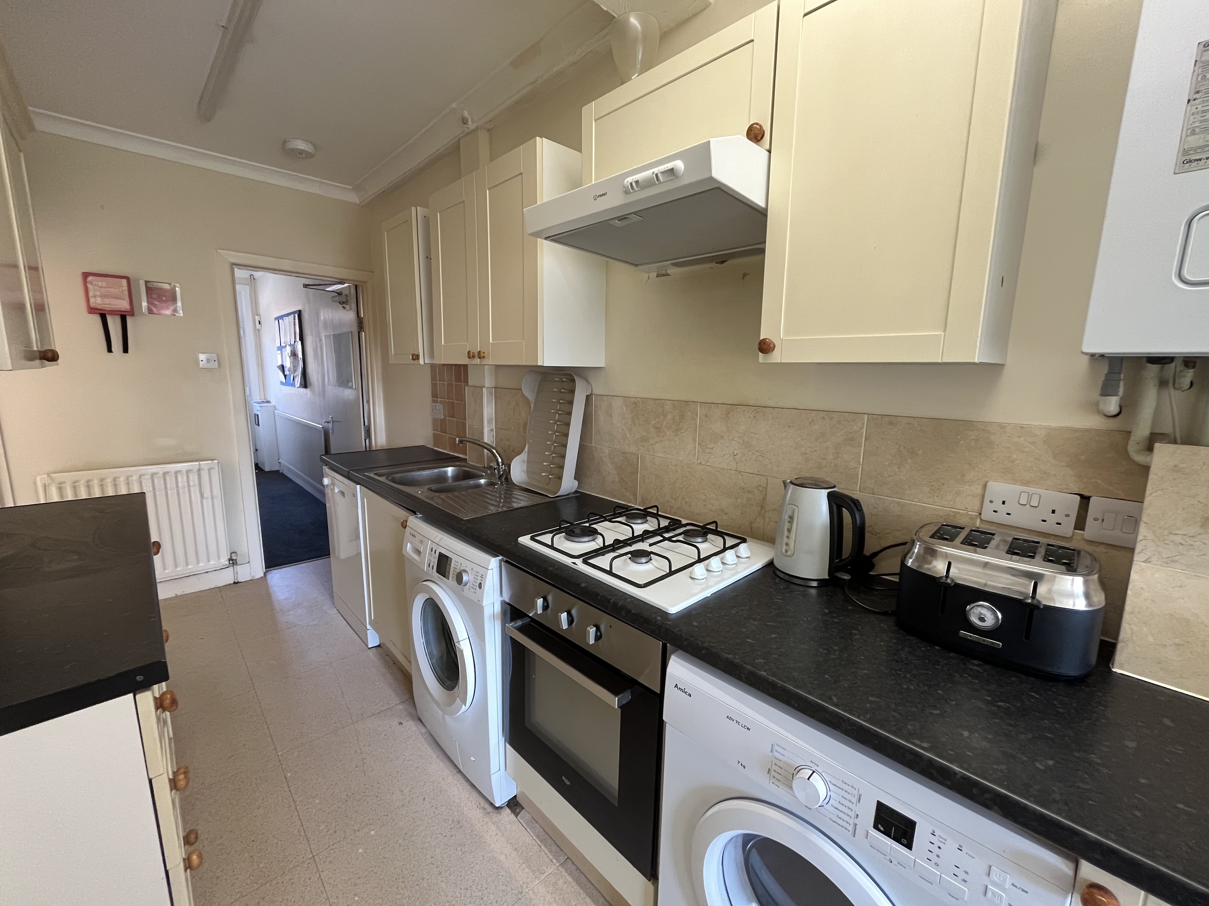 4 bed house to rent in Cardigan Road  - Property Image 3