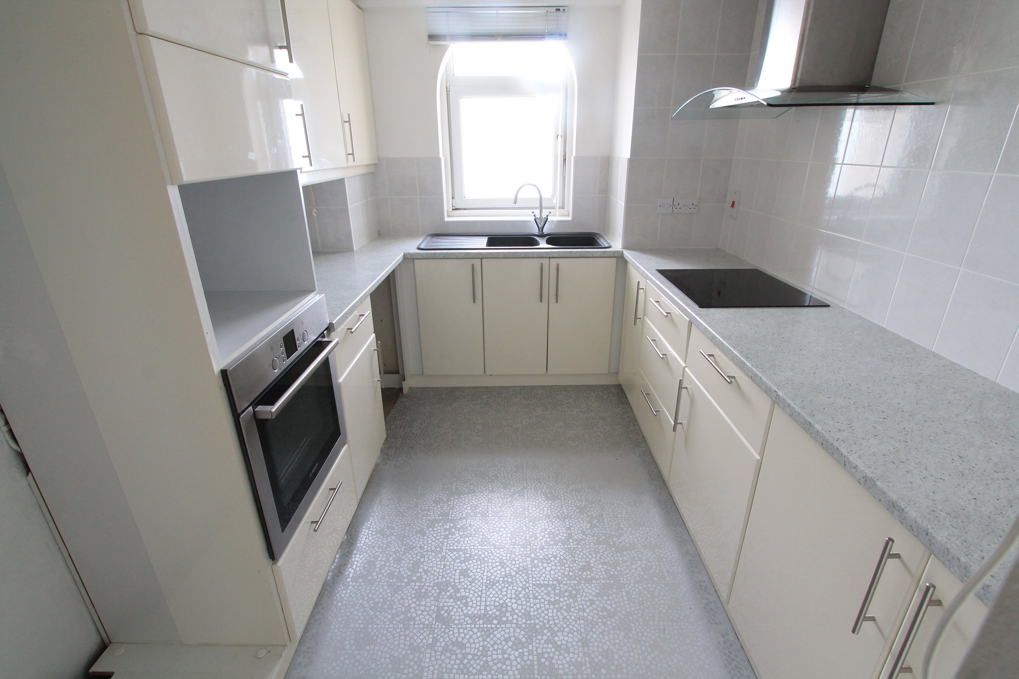 1 bed flat to rent in The Albany, Manor Road  - Property Image 2