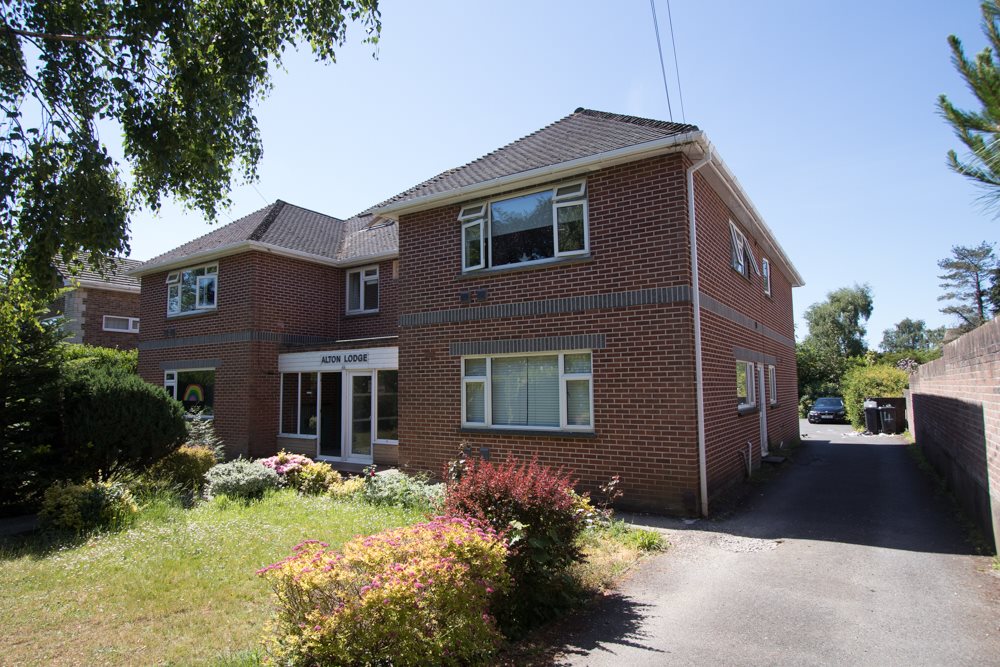 1 bed studio flat to rent in Talbot Avenue, Bournemouth  - Property Image 1