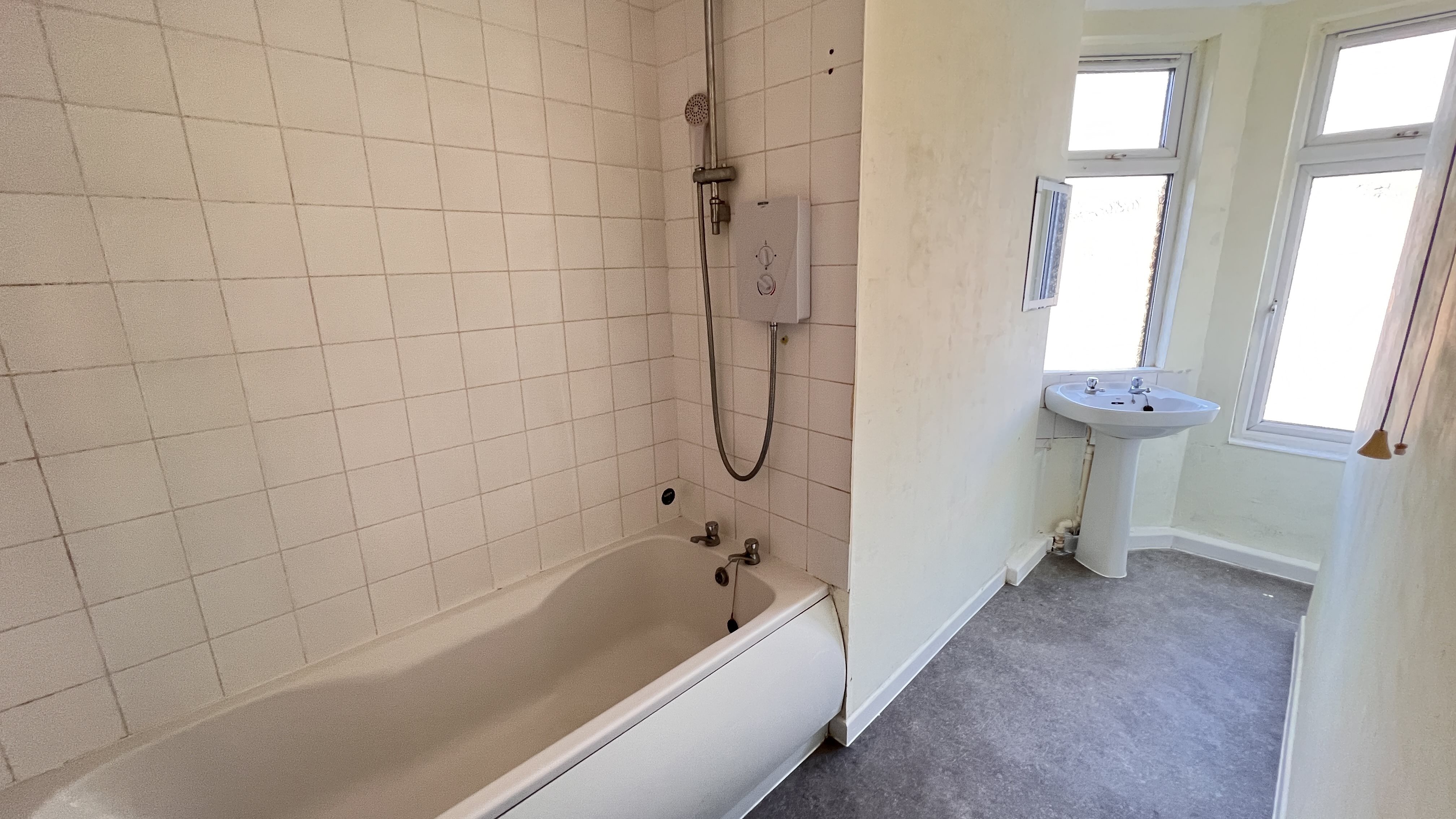 3 bed flat to rent in St Peters Road, Bournemouth  - Property Image 9