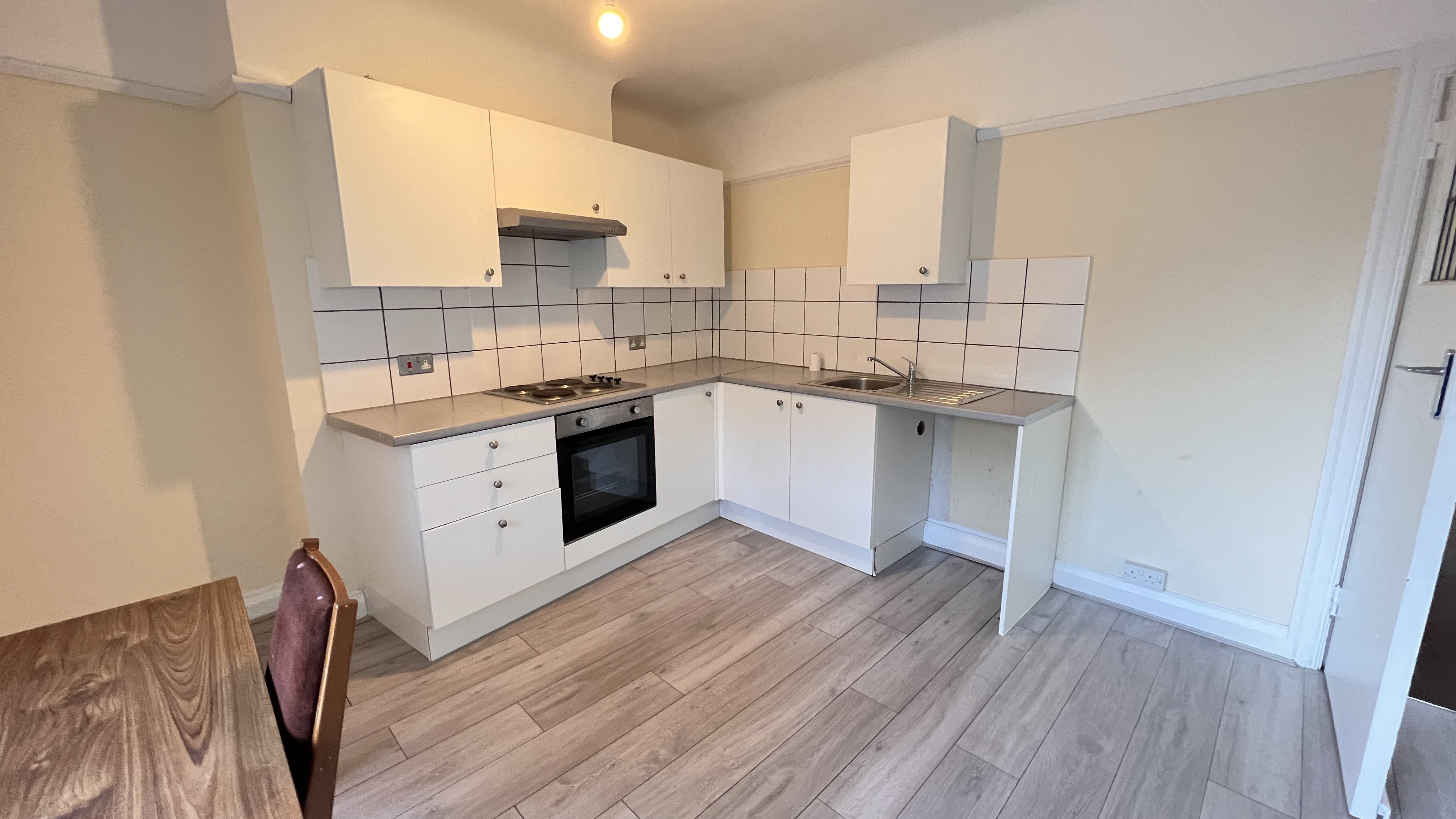 3 bed flat to rent in St Peters Road, Bournemouth  - Property Image 5