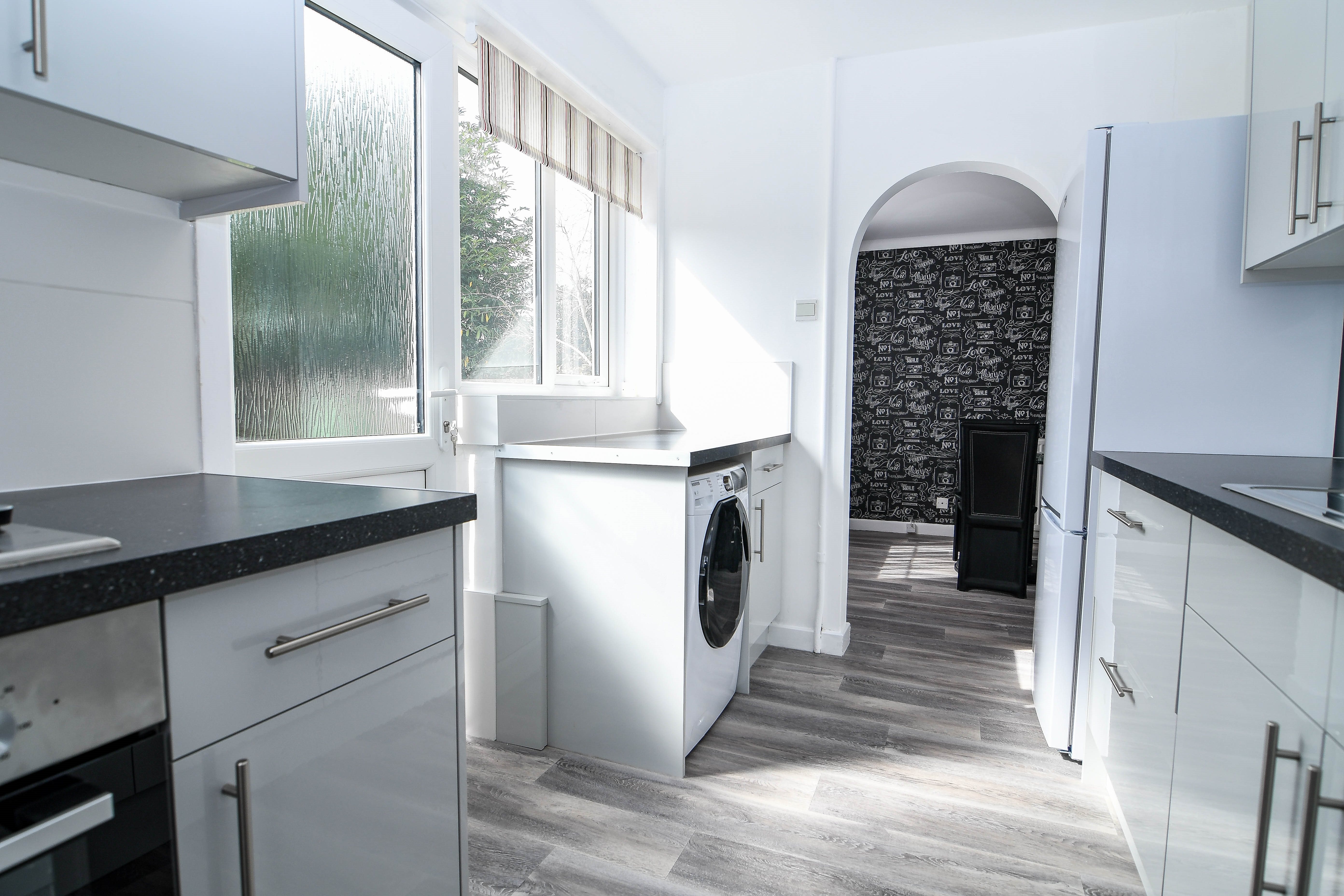 4 bed house to rent in Mossley Avenue, Poole  - Property Image 2