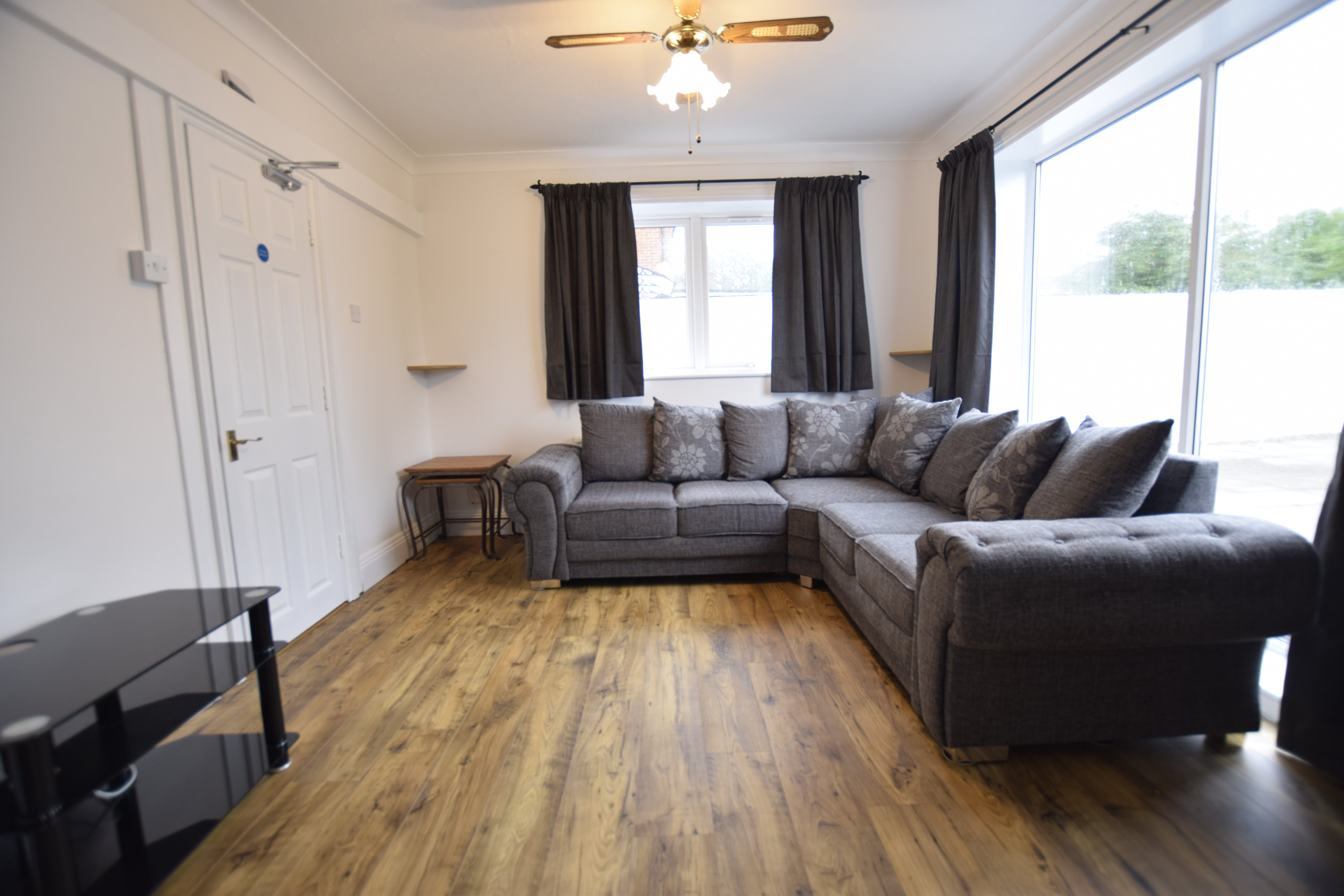 5 bed house to rent in Wallis Road, Bournemouth 8