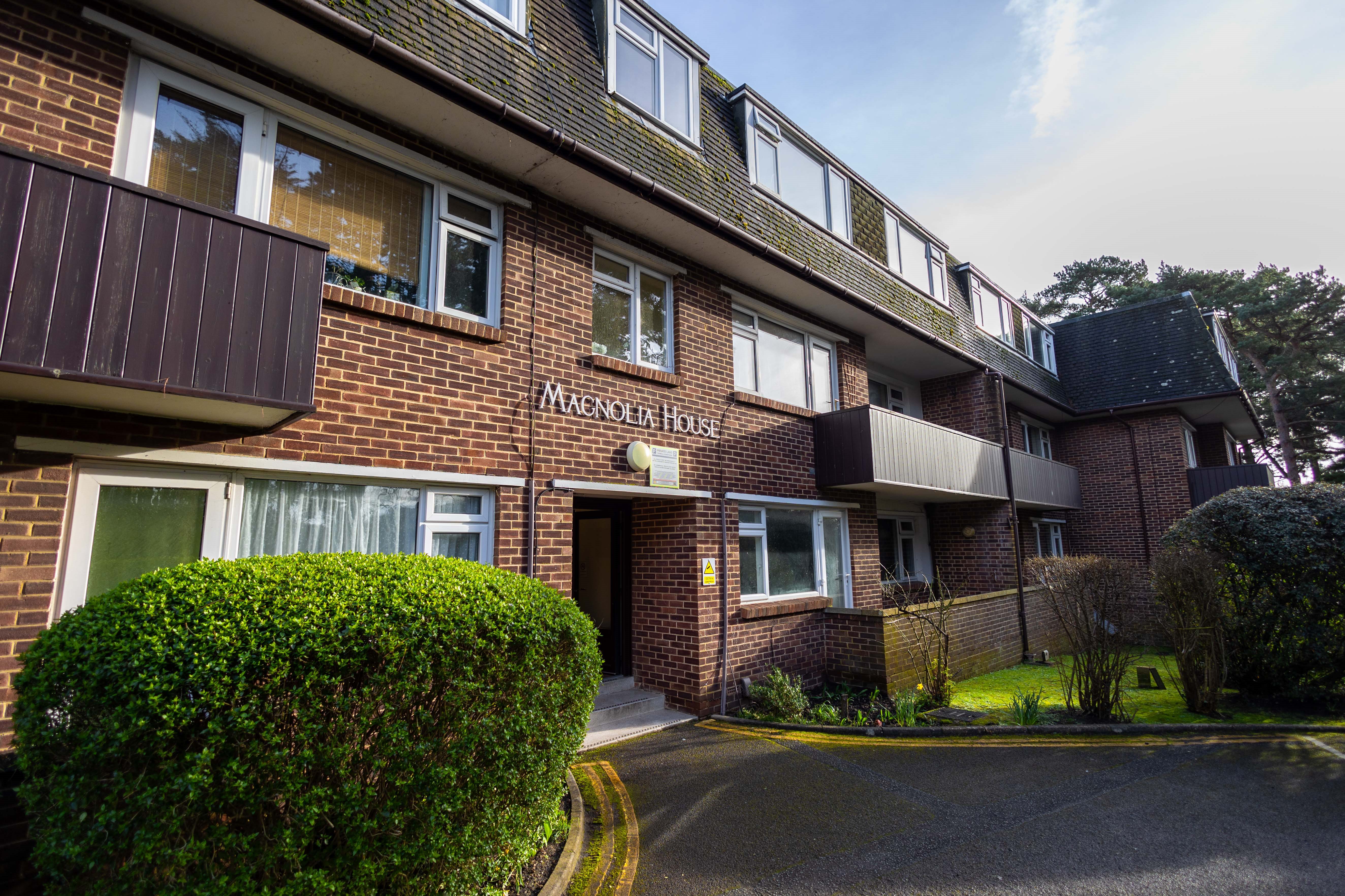 2 bed flat to rent in Redhill Drive  - Property Image 3