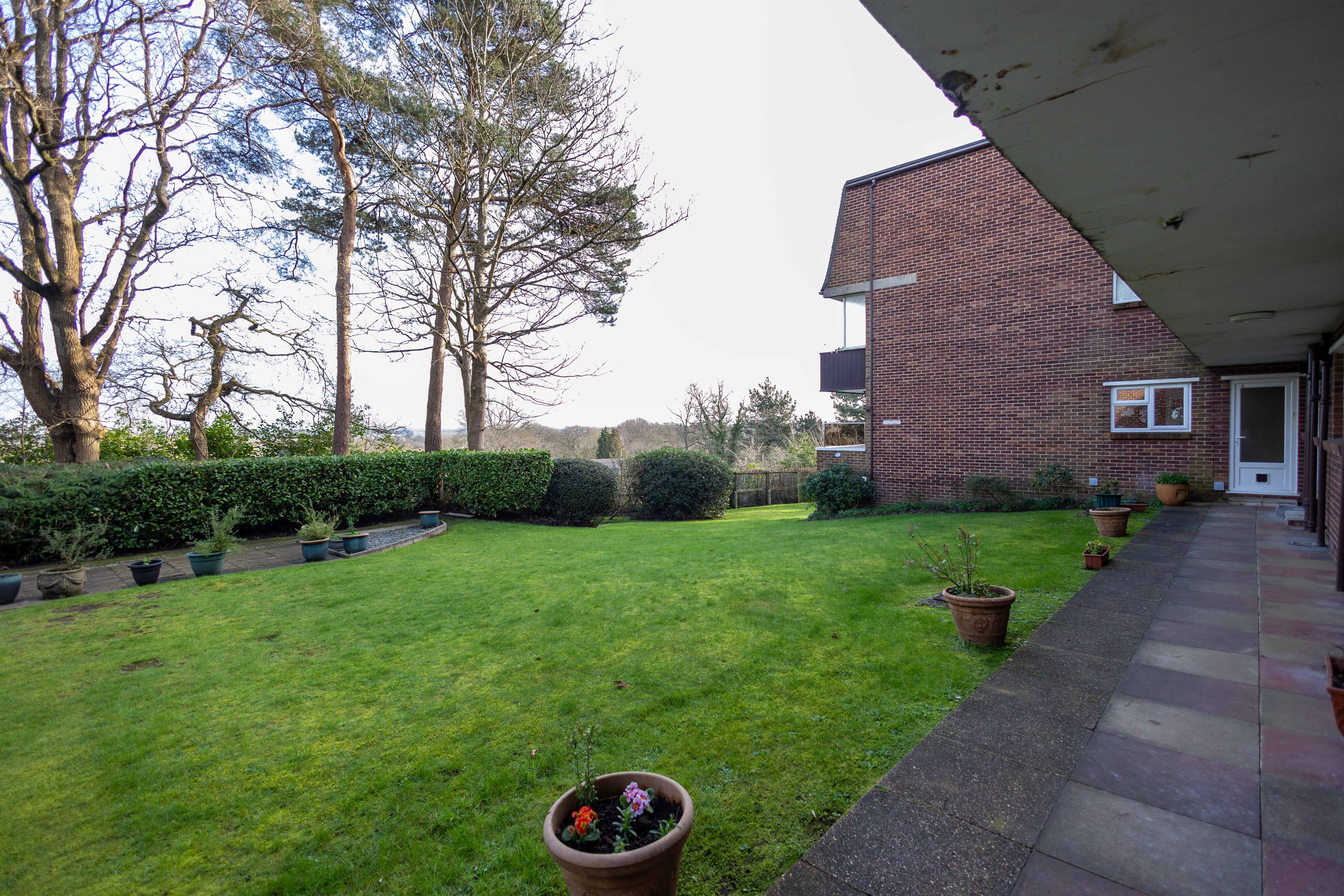2 bed flat to rent in Redhill Drive  - Property Image 16