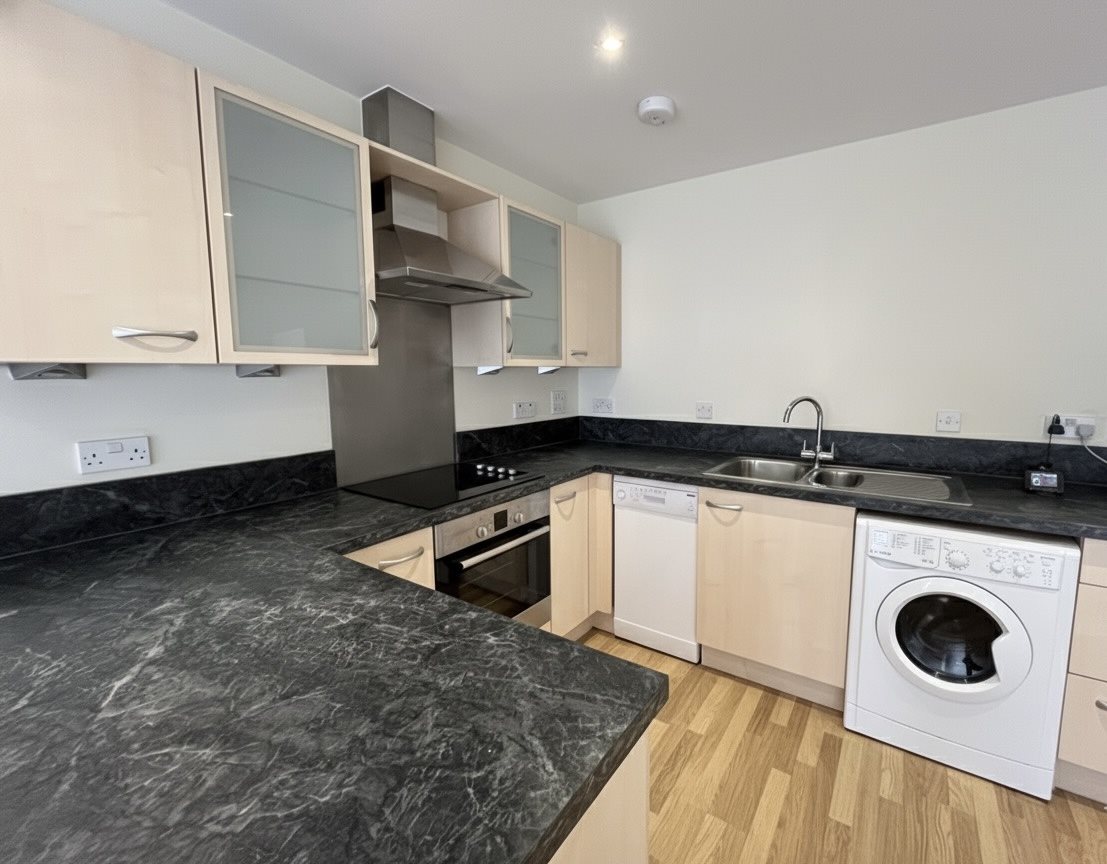2 bed flat to rent in Commercial Road, Bournemouth, BH2