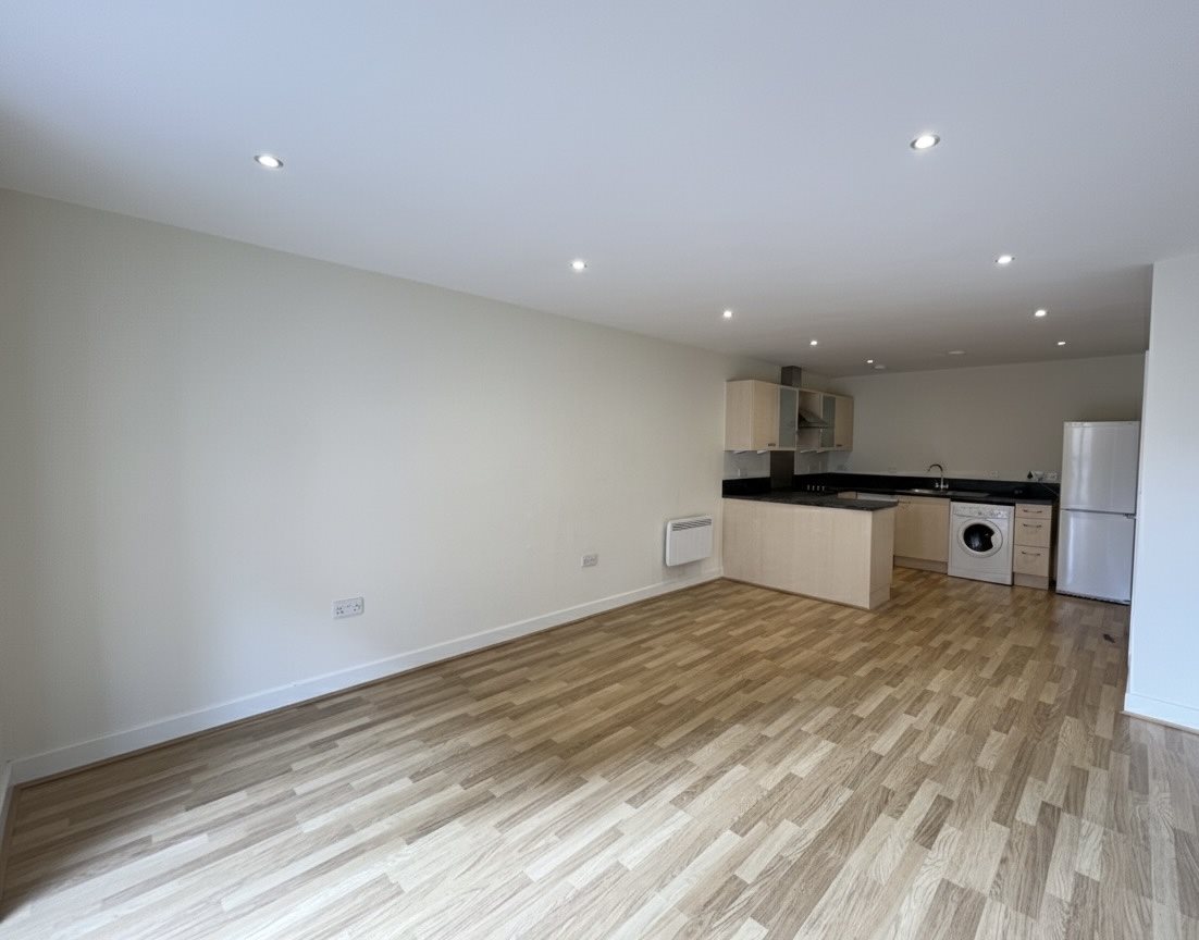 2 bed flat to rent in Commercial Road, Bournemouth 3