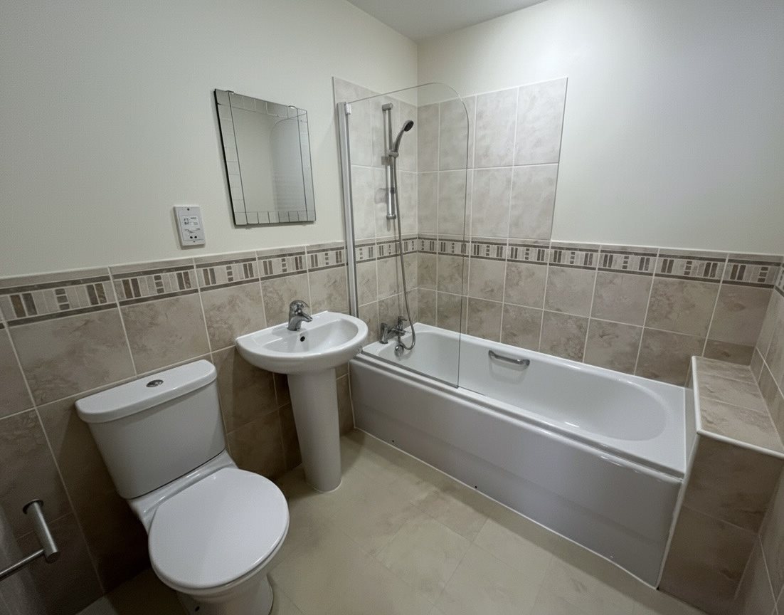 2 bed flat to rent in Commercial Road, Bournemouth 10
