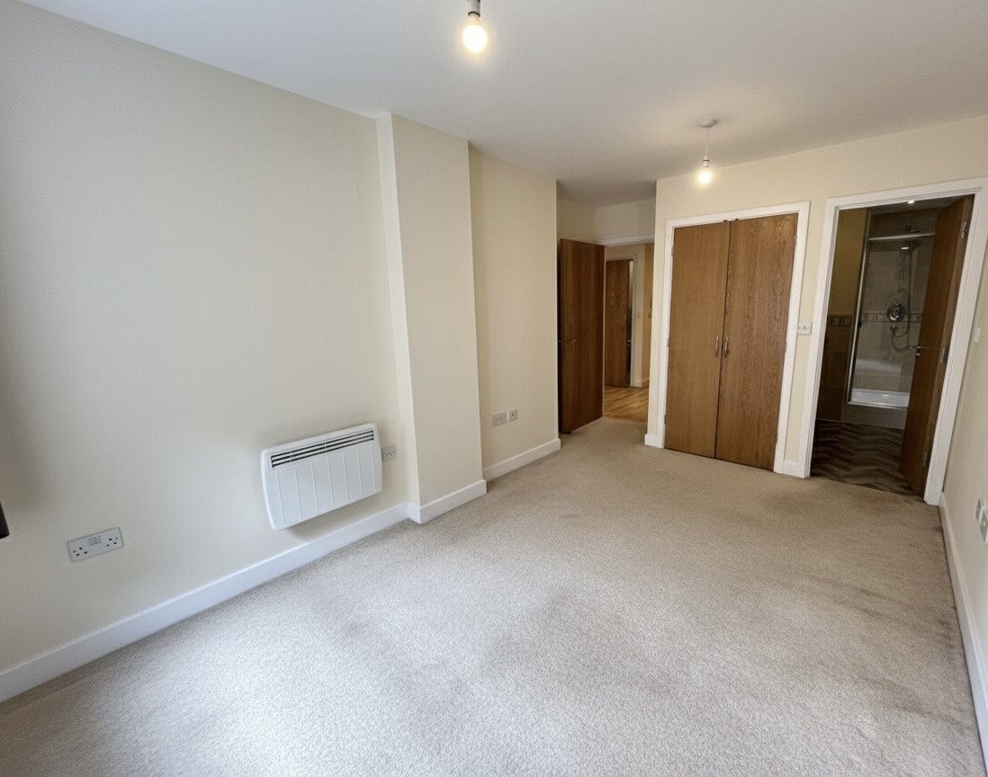 2 bed flat to rent in Commercial Road, Bournemouth 6