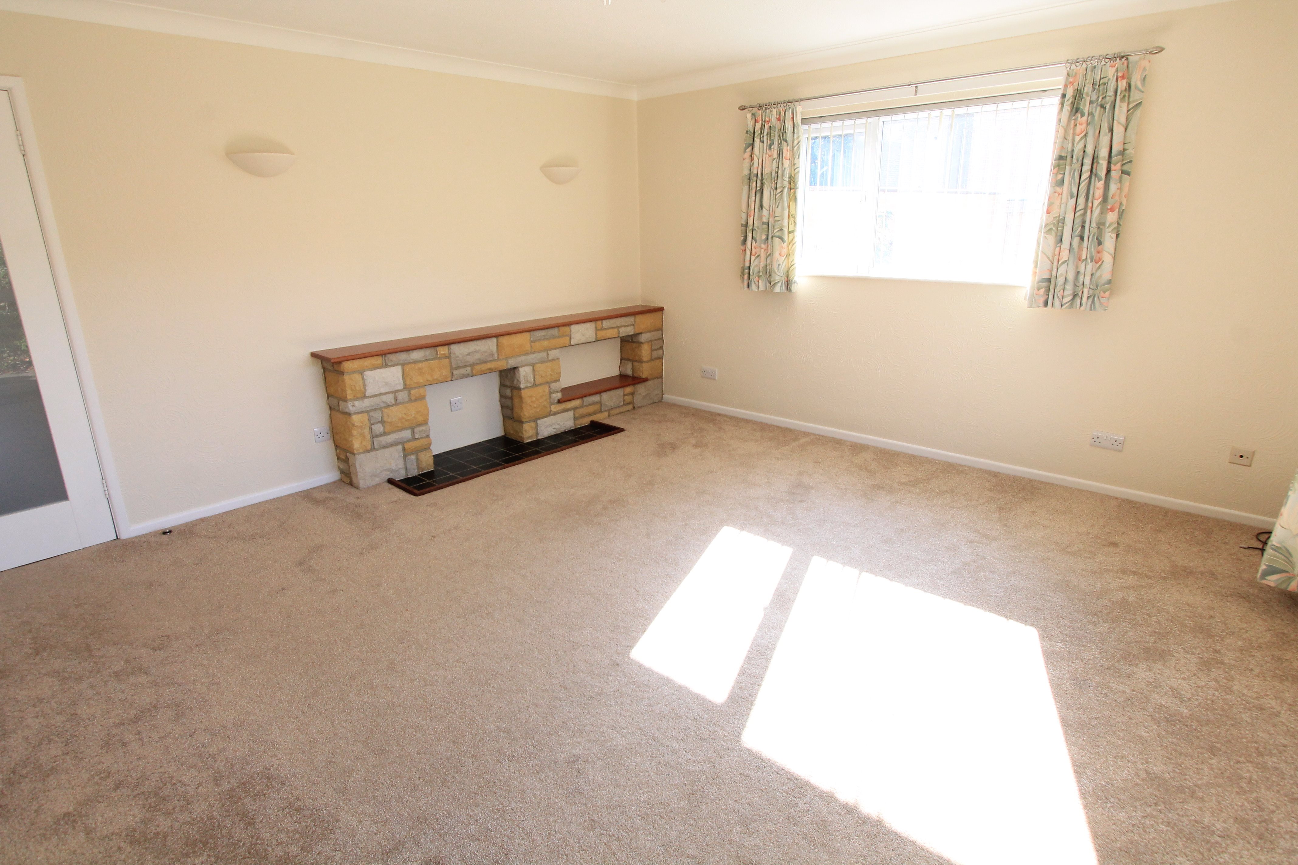 2 bed flat to rent in Grosvenor Road, Bournemouth 6