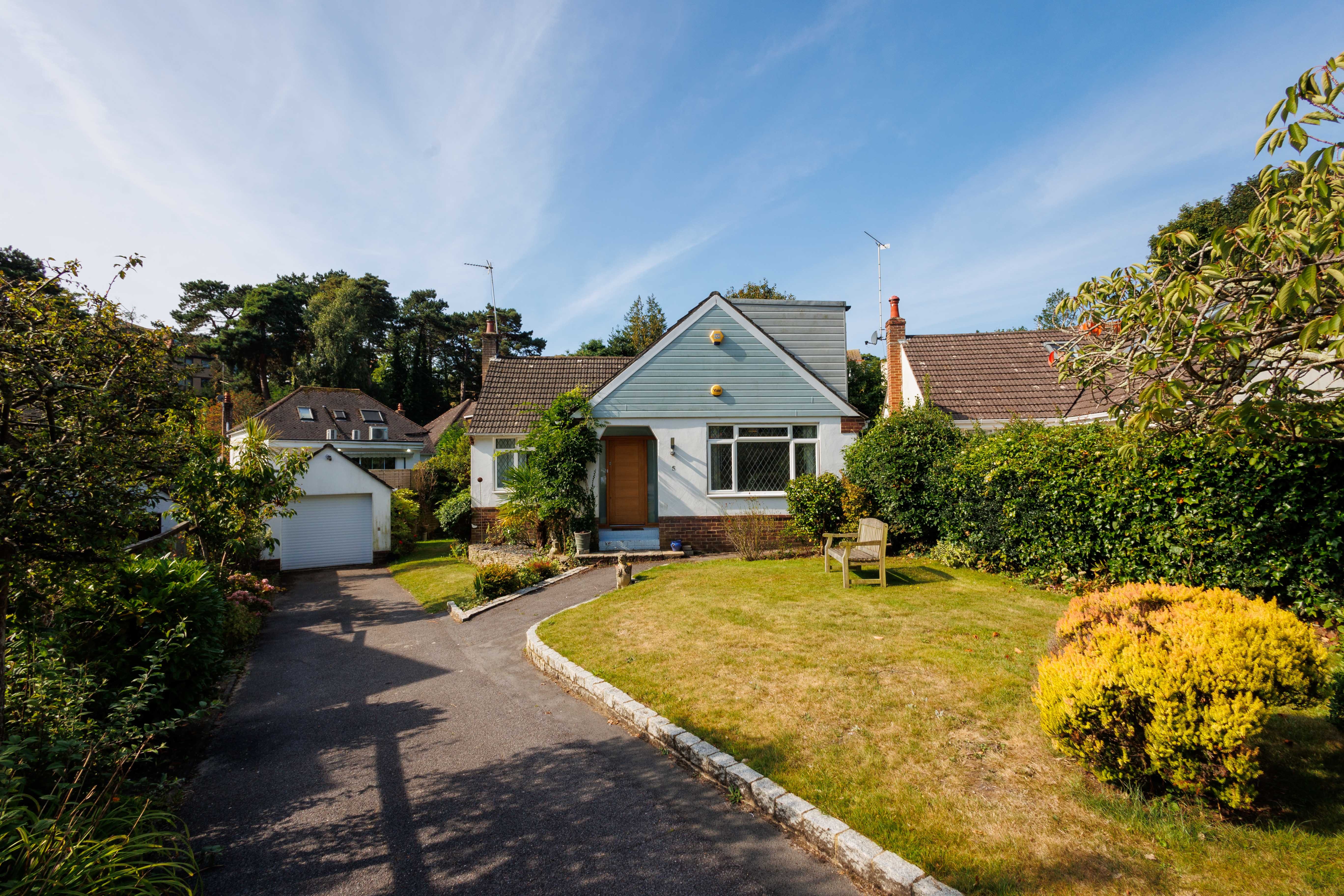 4 bed bungalow to rent in Knole Gardens  - Property Image 1