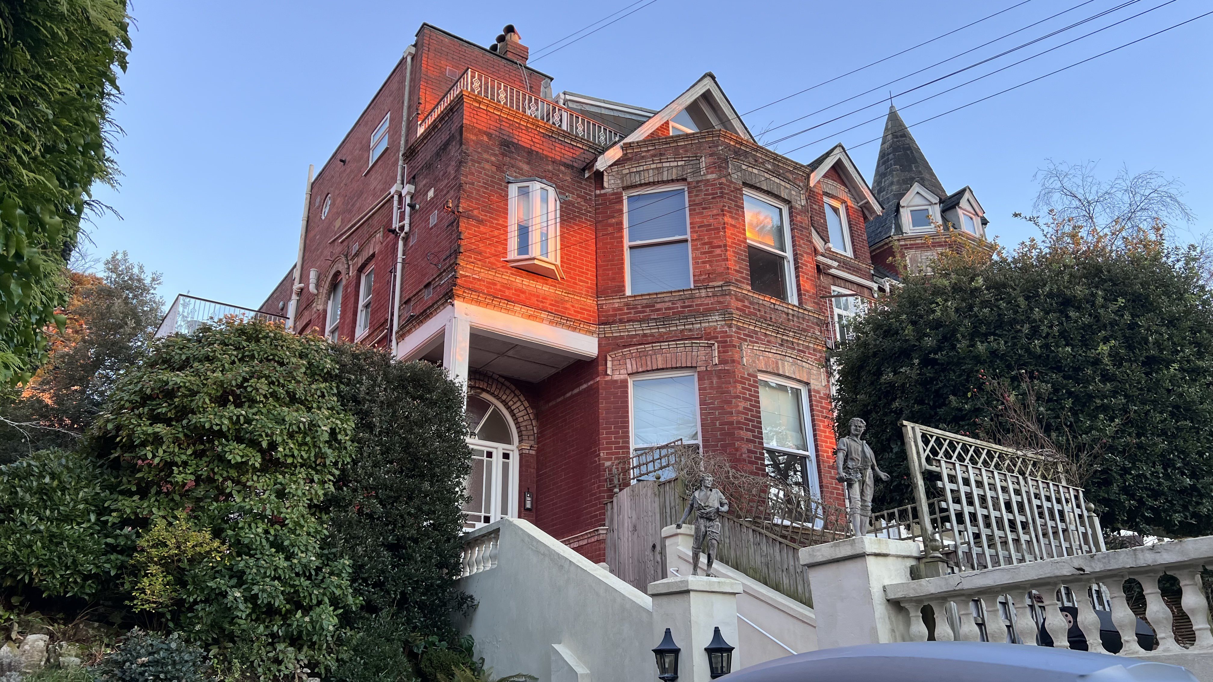 2 bed flat to rent in Alton Road - Property Image 1