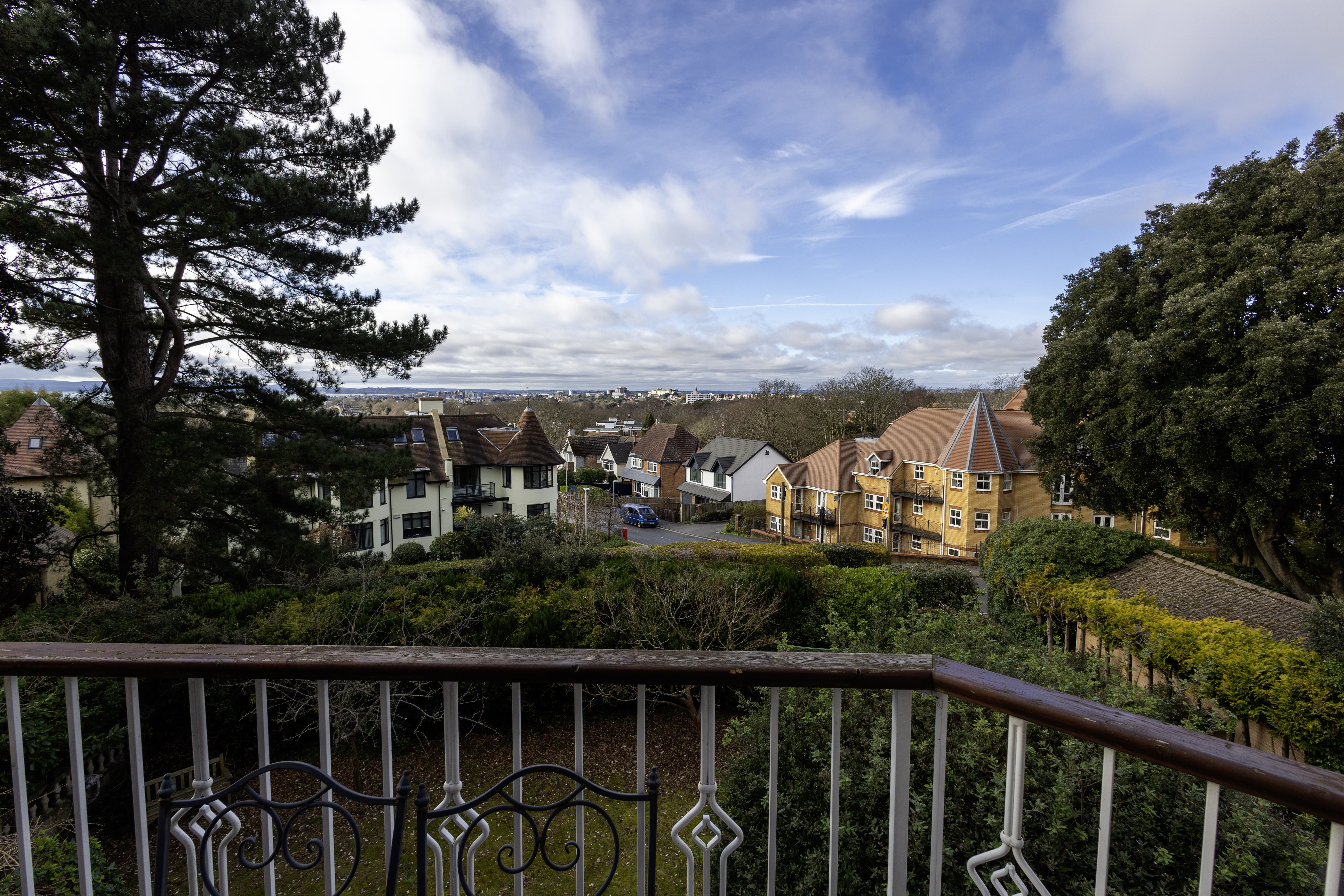 2 bed flat to rent in Alton Road 11