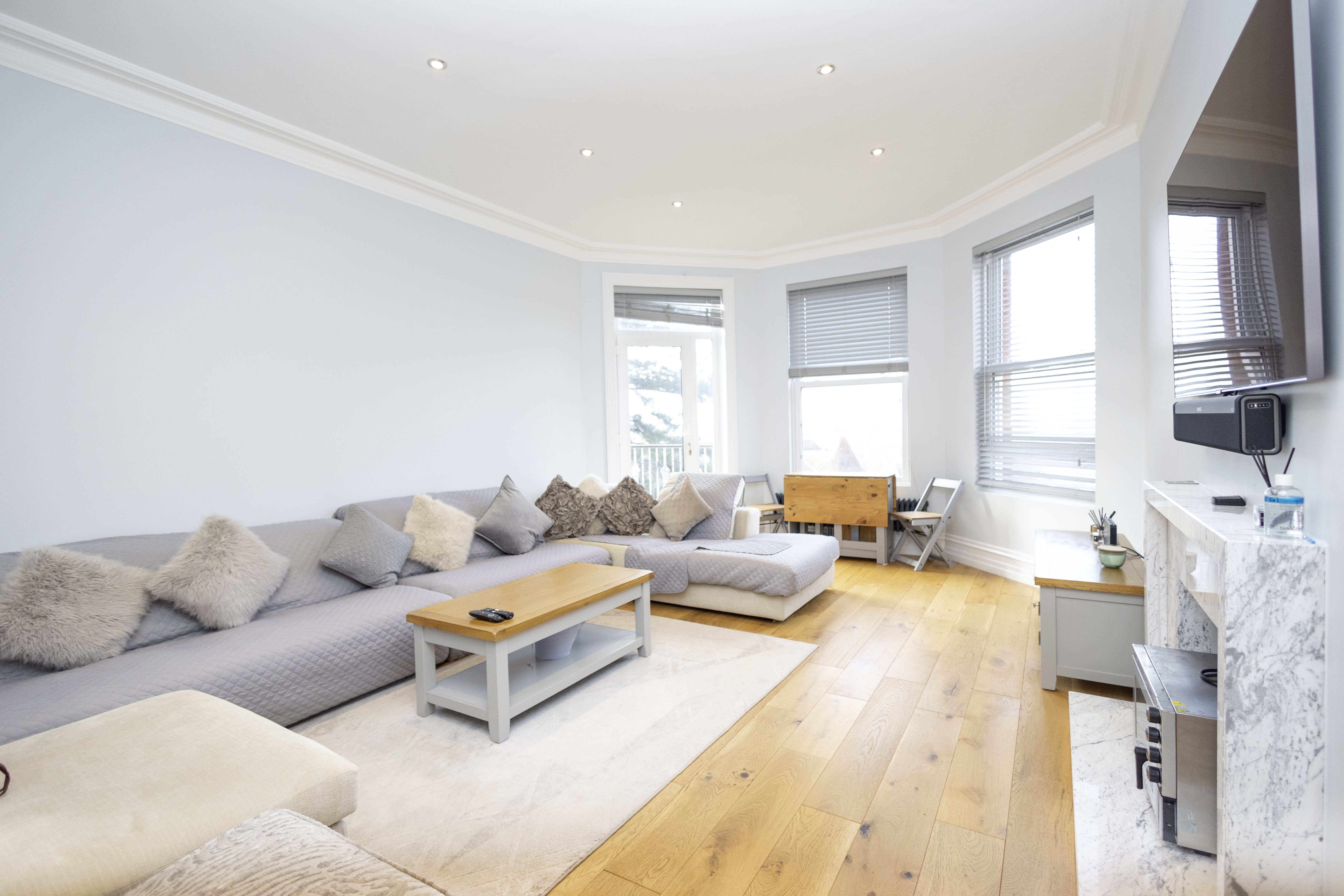 2 bed flat to rent in Alton Road, BH14