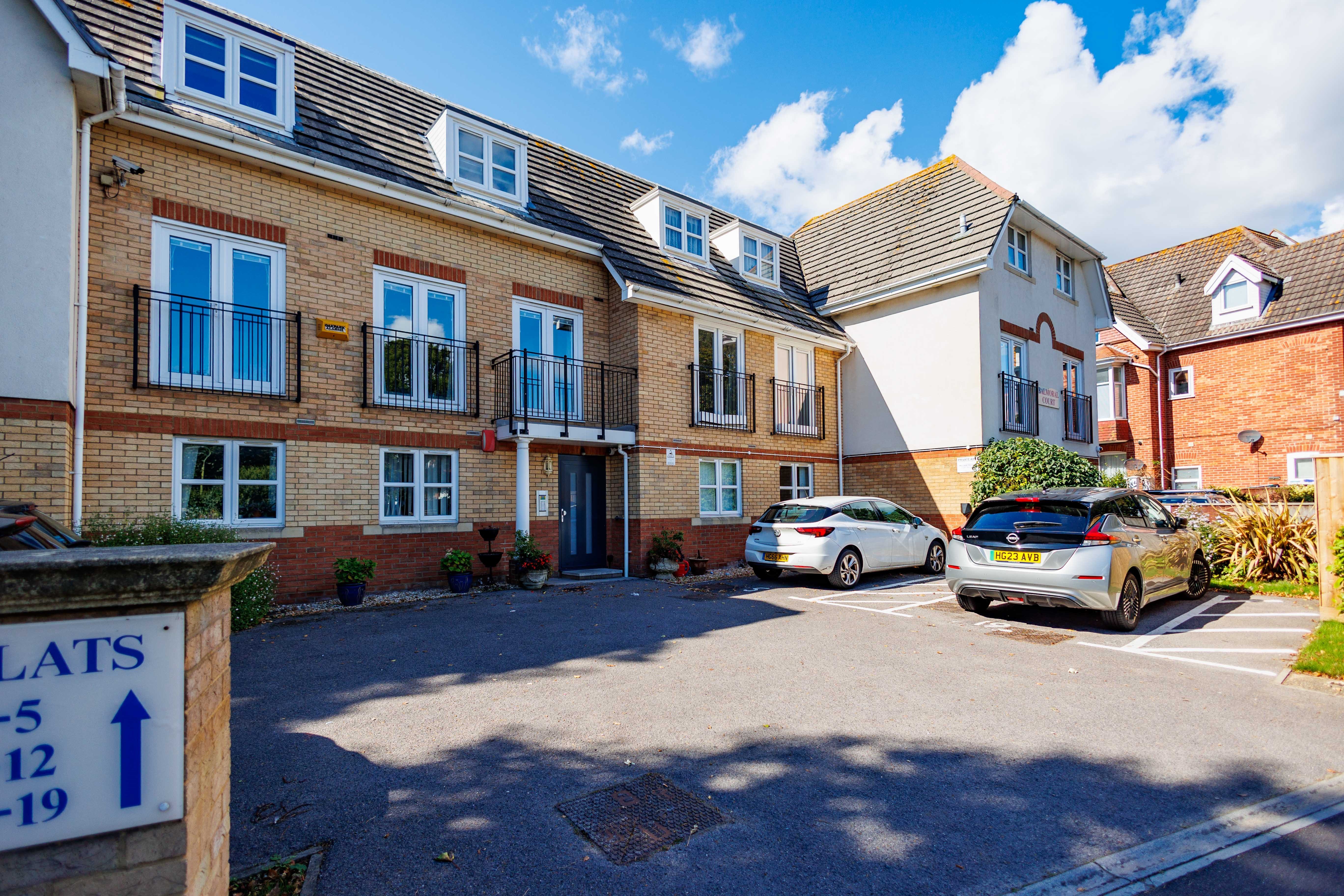 2 bed flat for sale in St Johns Road, Bournemouth  - Property Image 11