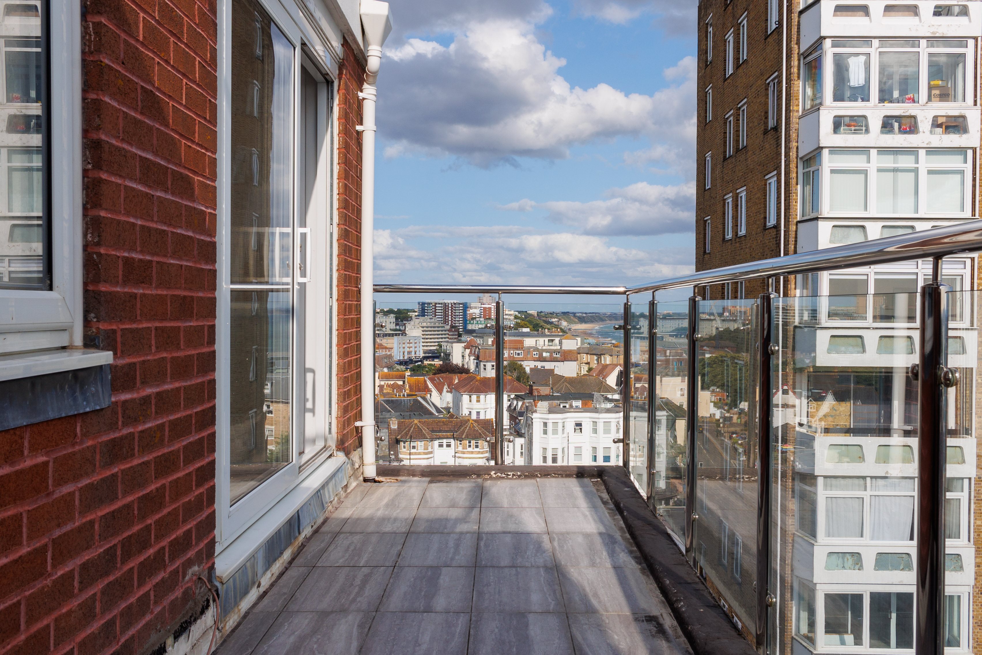 2 bed flat for sale in West Cliff Road, Bournemouth  - Property Image 5