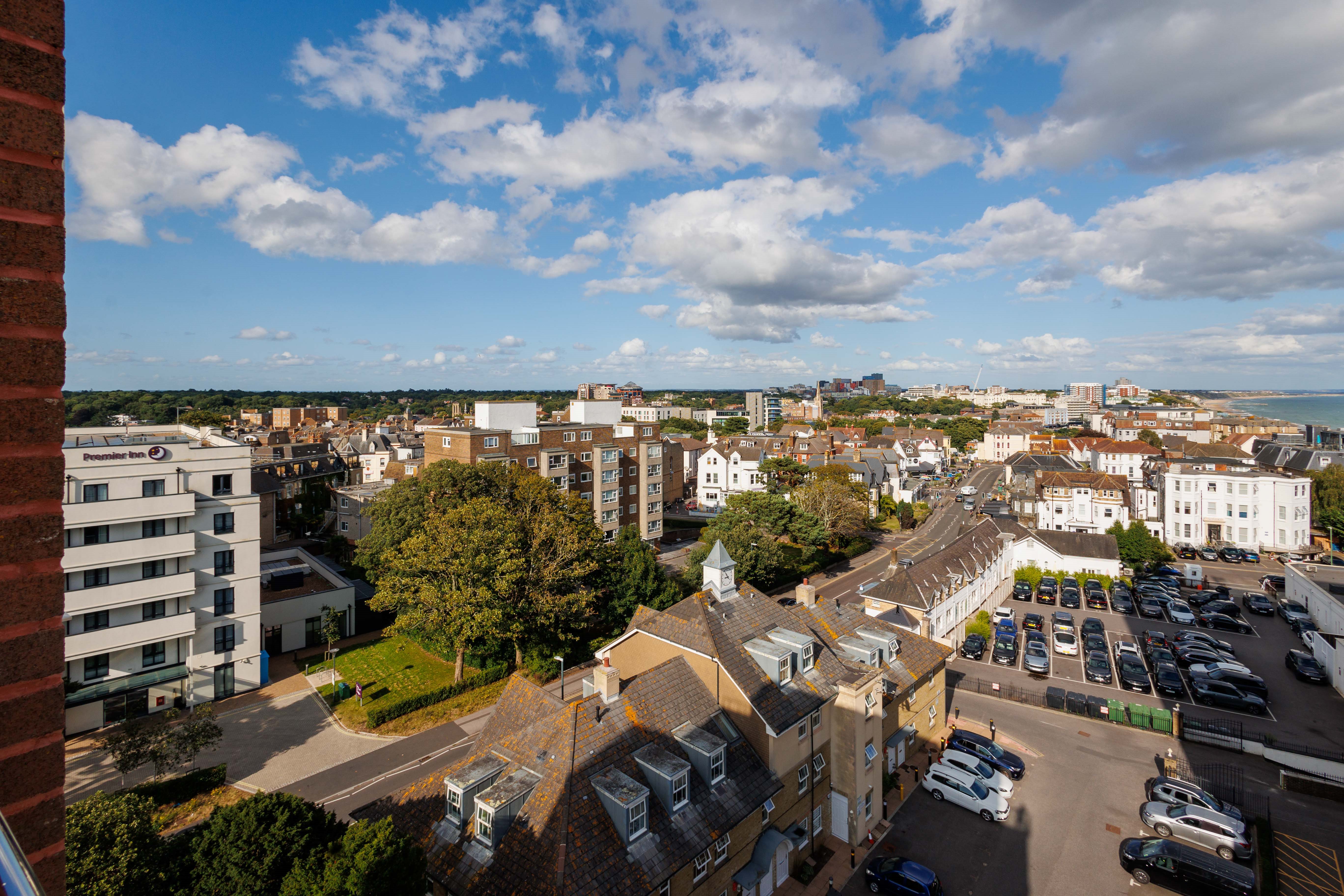 2 bed flat for sale in West Cliff Road, Bournemouth  - Property Image 8