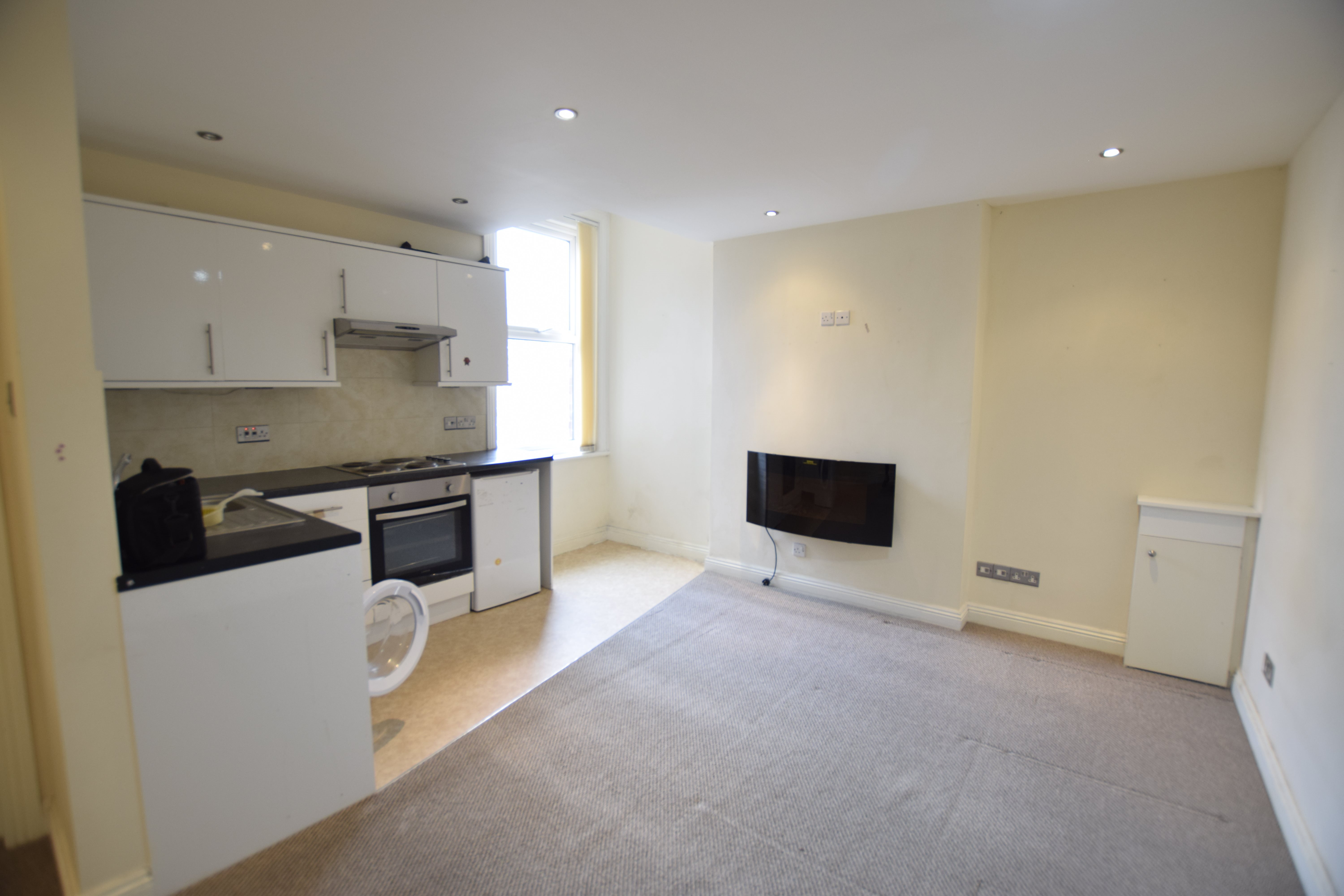 1 bed flat for sale in Cecil Road, Bournemouth  - Property Image 2