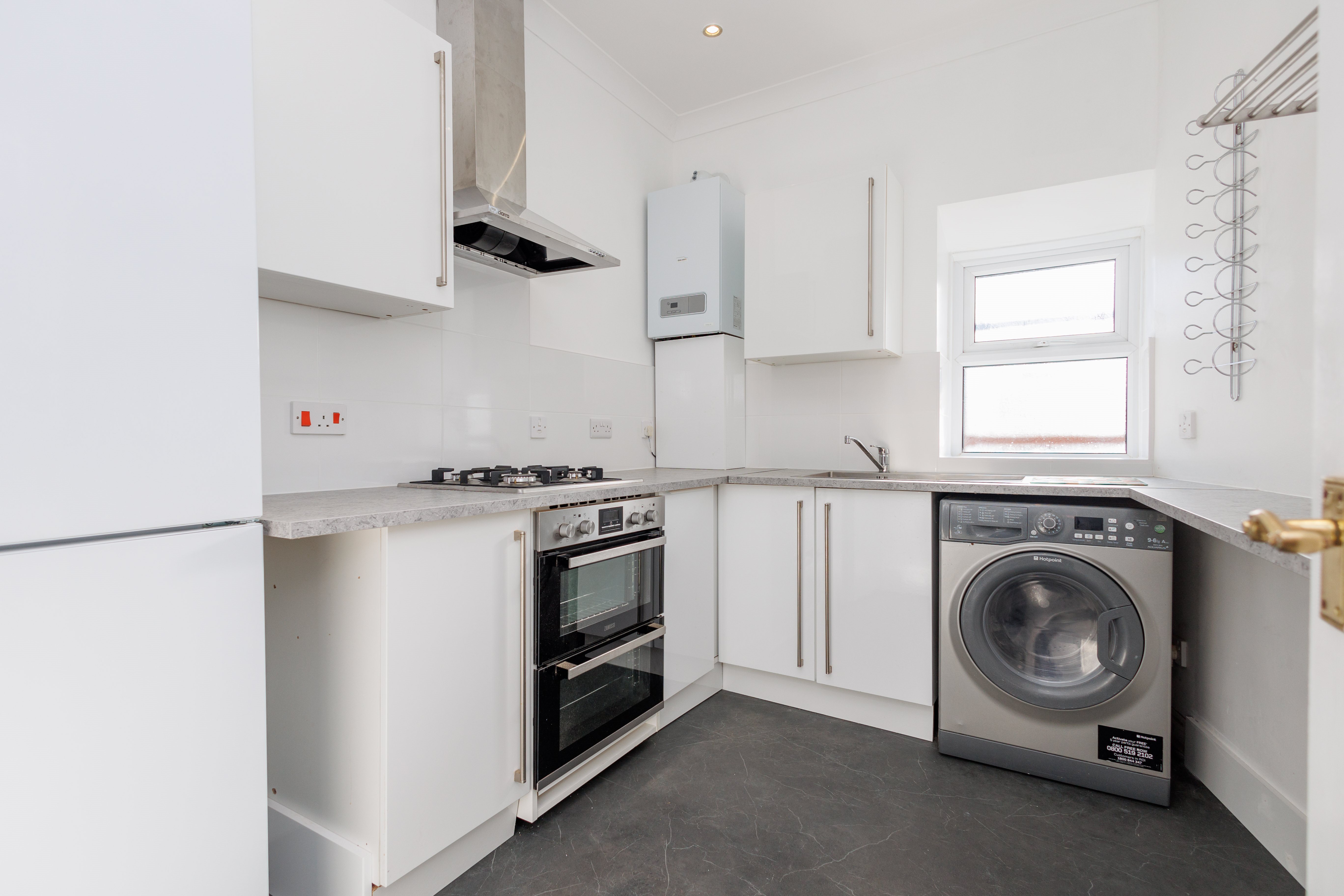 2 bed flat for sale in Commercial Road, Bournemouth  - Property Image 5