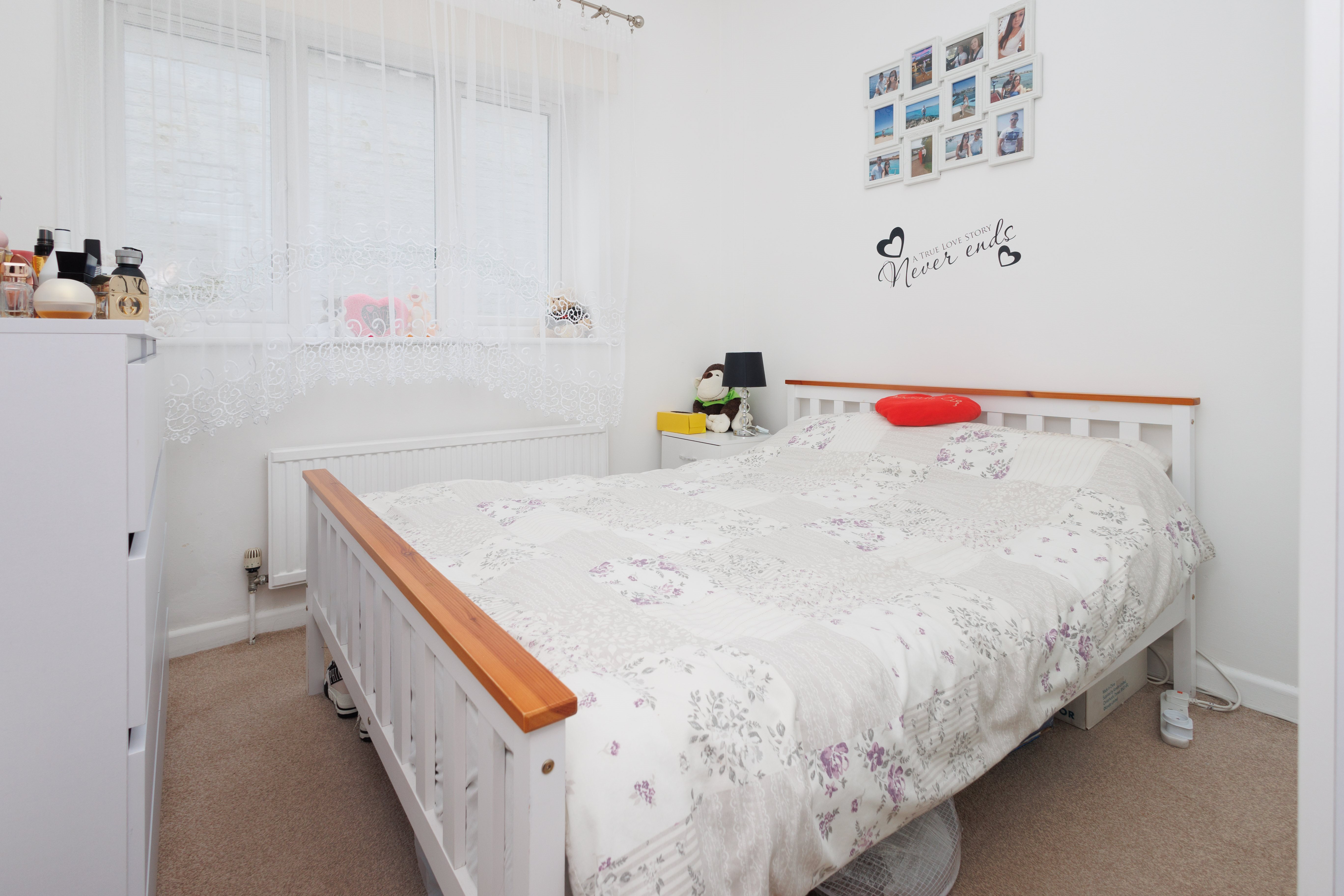 1 bed flat for sale in Westby Road  - Property Image 5