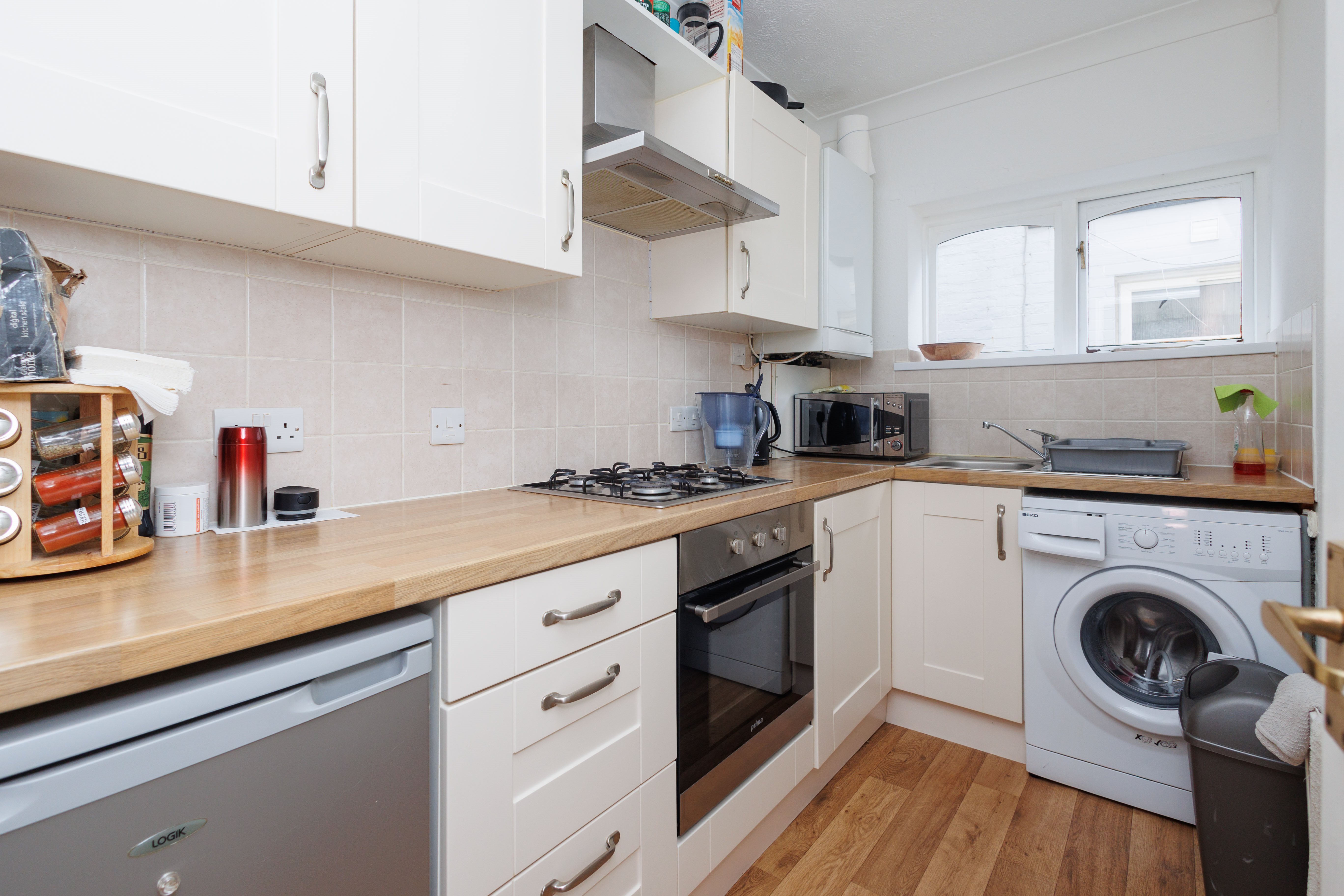 1 bed flat for sale in Westby Road  - Property Image 4
