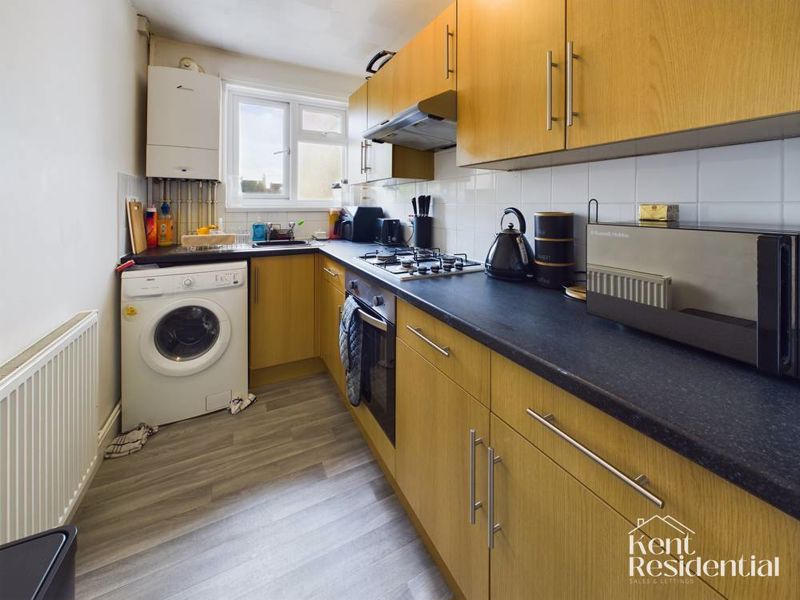 2 bed flat to rent in Alton Mews, Gillingham  - Property Image 3