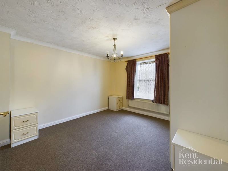3 bed flat to rent in Goldcrest Drive, Chatham  - Property Image 3