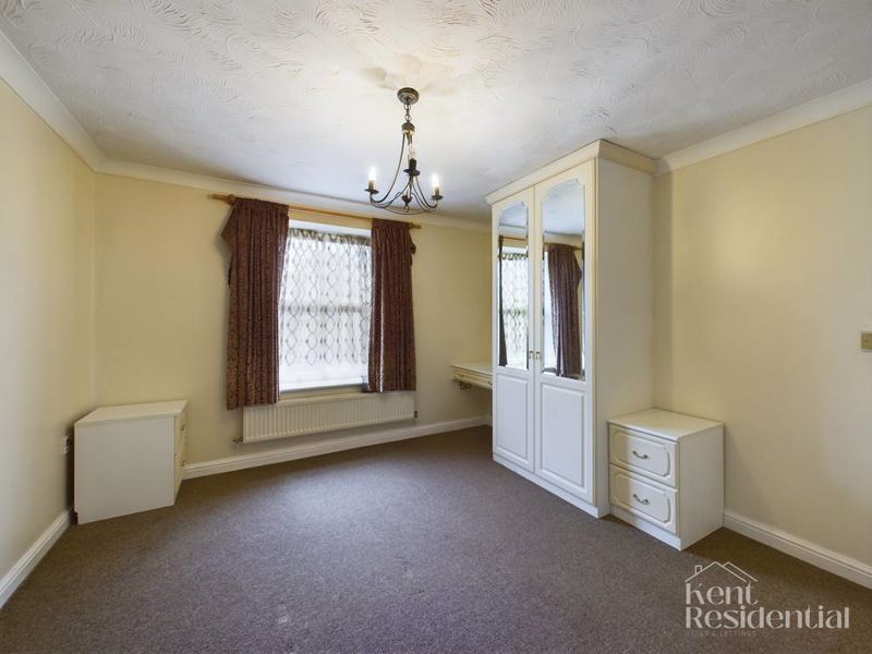 3 bed flat to rent in Goldcrest Drive, Chatham  - Property Image 4