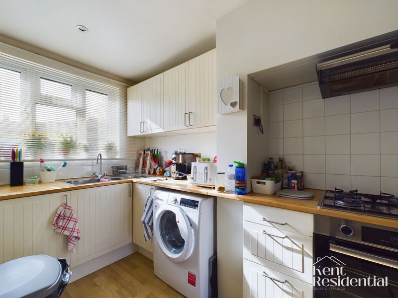 3 bed house to rent in Bridge Road, Gillingham  - Property Image 3