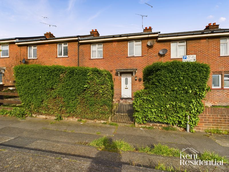 3 bed house to rent in Bridge Road, Gillingham  - Property Image 1