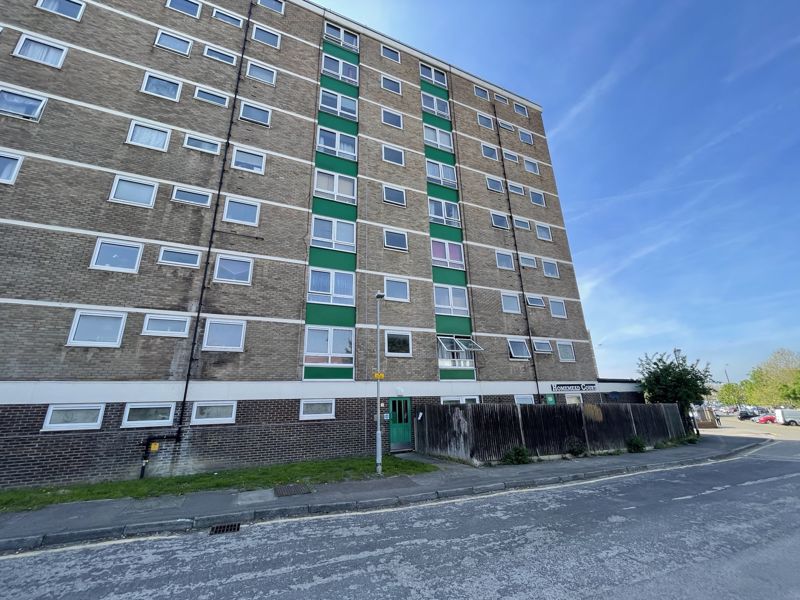 1 bed flat for sale in Russell Street, Gravesend  - Property Image 1