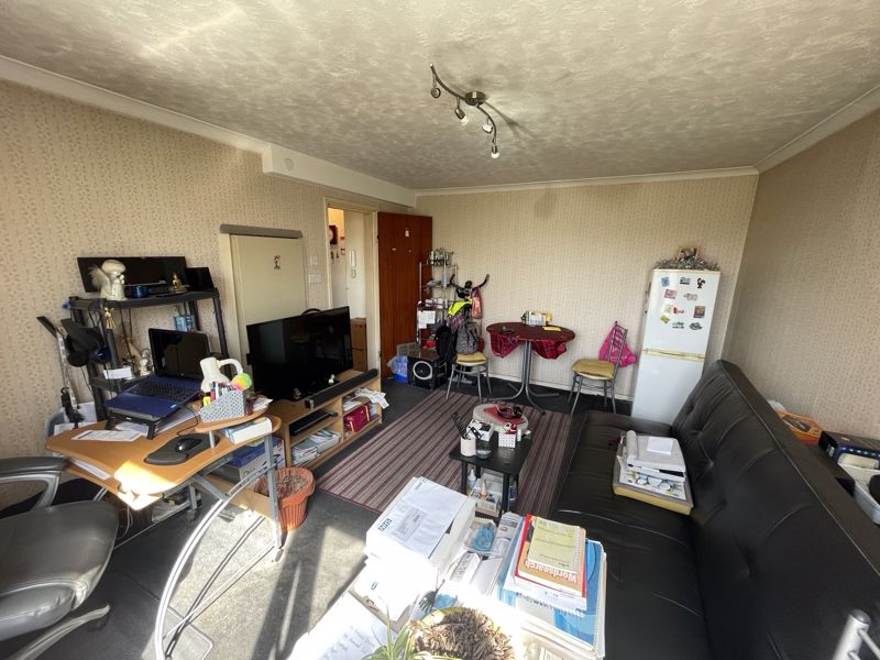 1 bed flat for sale in Russell Street, Gravesend  - Property Image 3