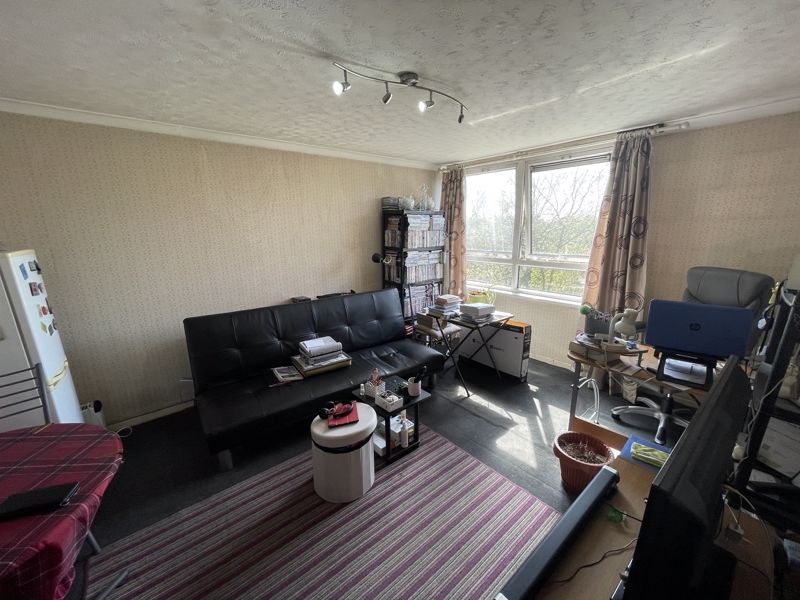 1 bed flat for sale in Russell Street, Gravesend  - Property Image 2