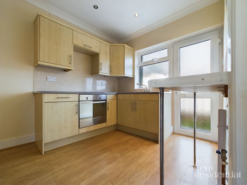 1 bed flat to rent in Tonbridge Road, Maidstone, ME16
